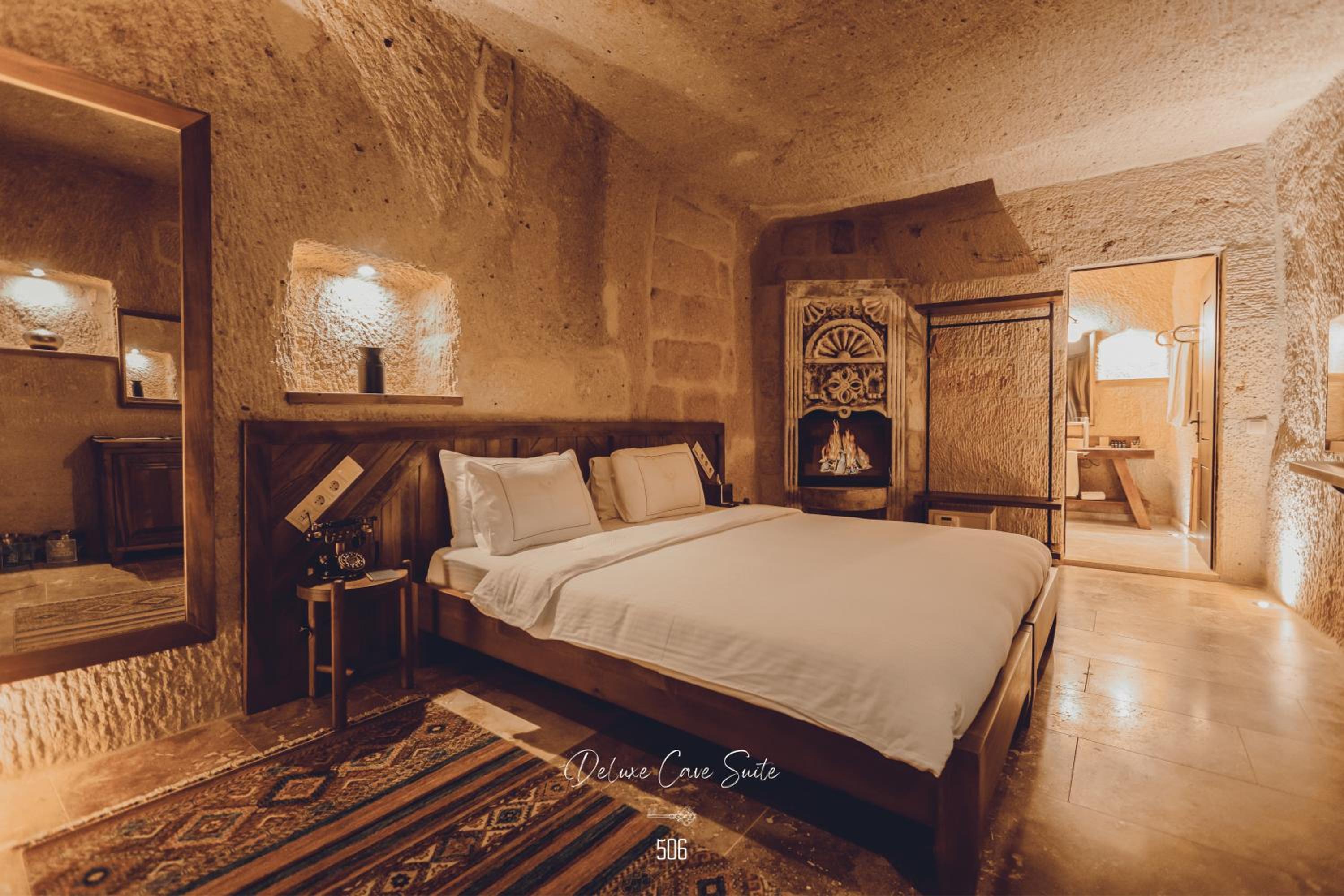 Deluxe Cave Suite With Fireplace