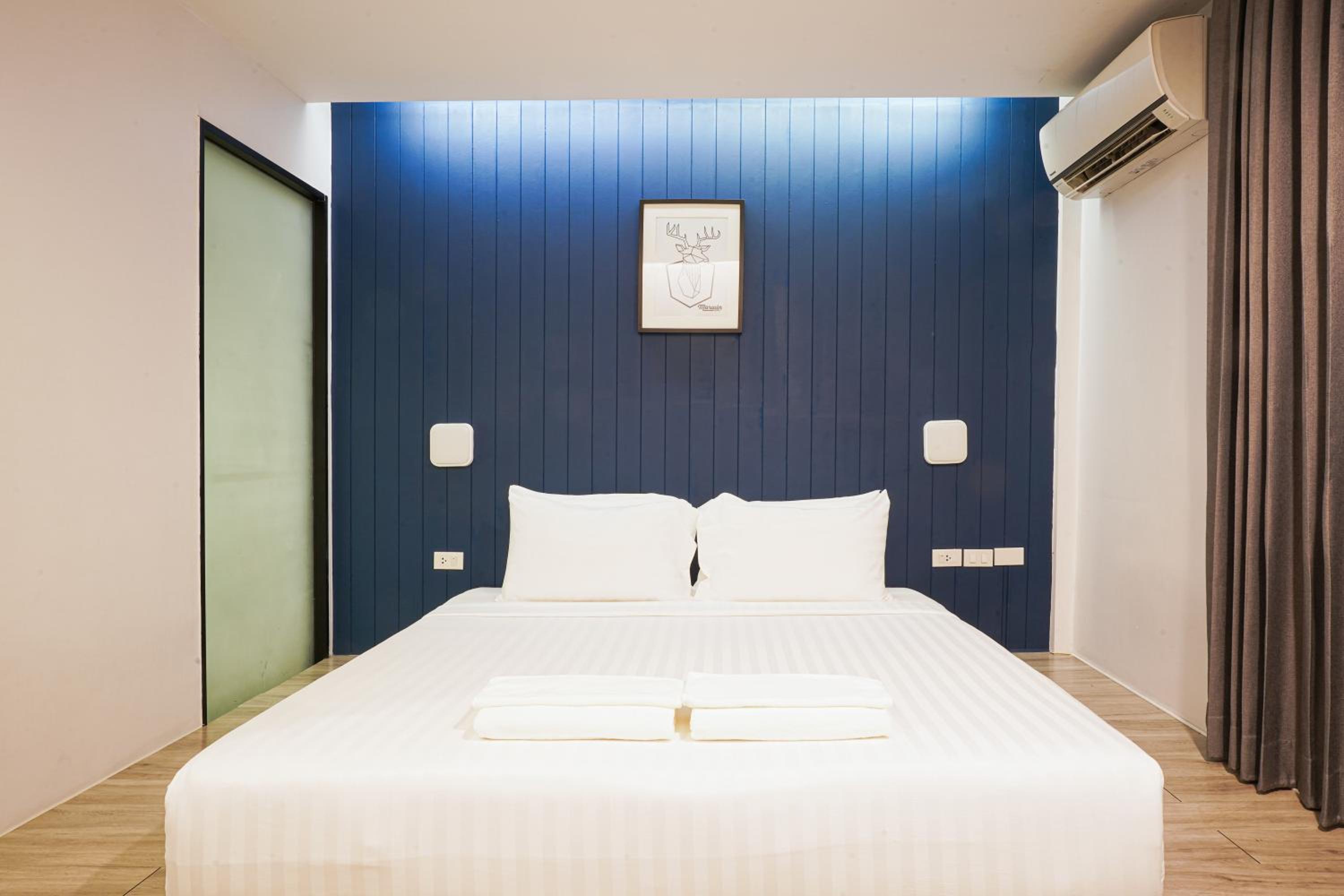 Deluxe Double or Twin Room with City View