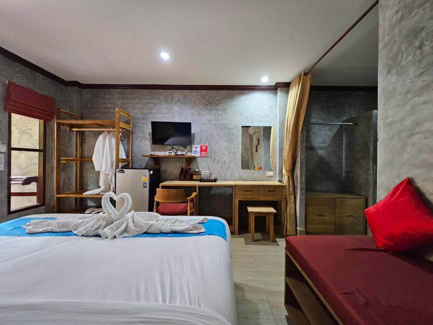  Superior Double Room with Pool Access