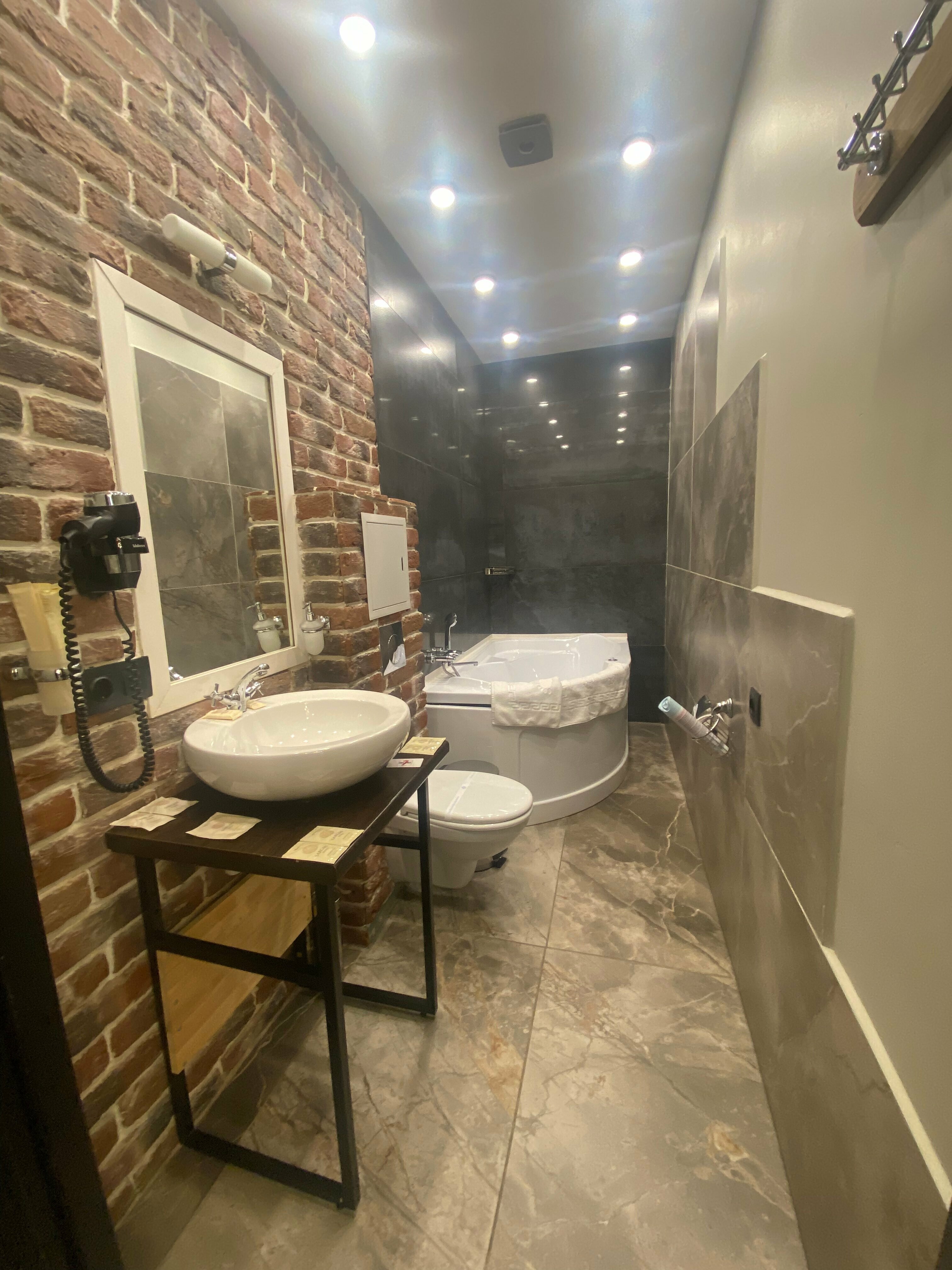 Люкс с кроватью размера «king-size» и гидромассажной ванной