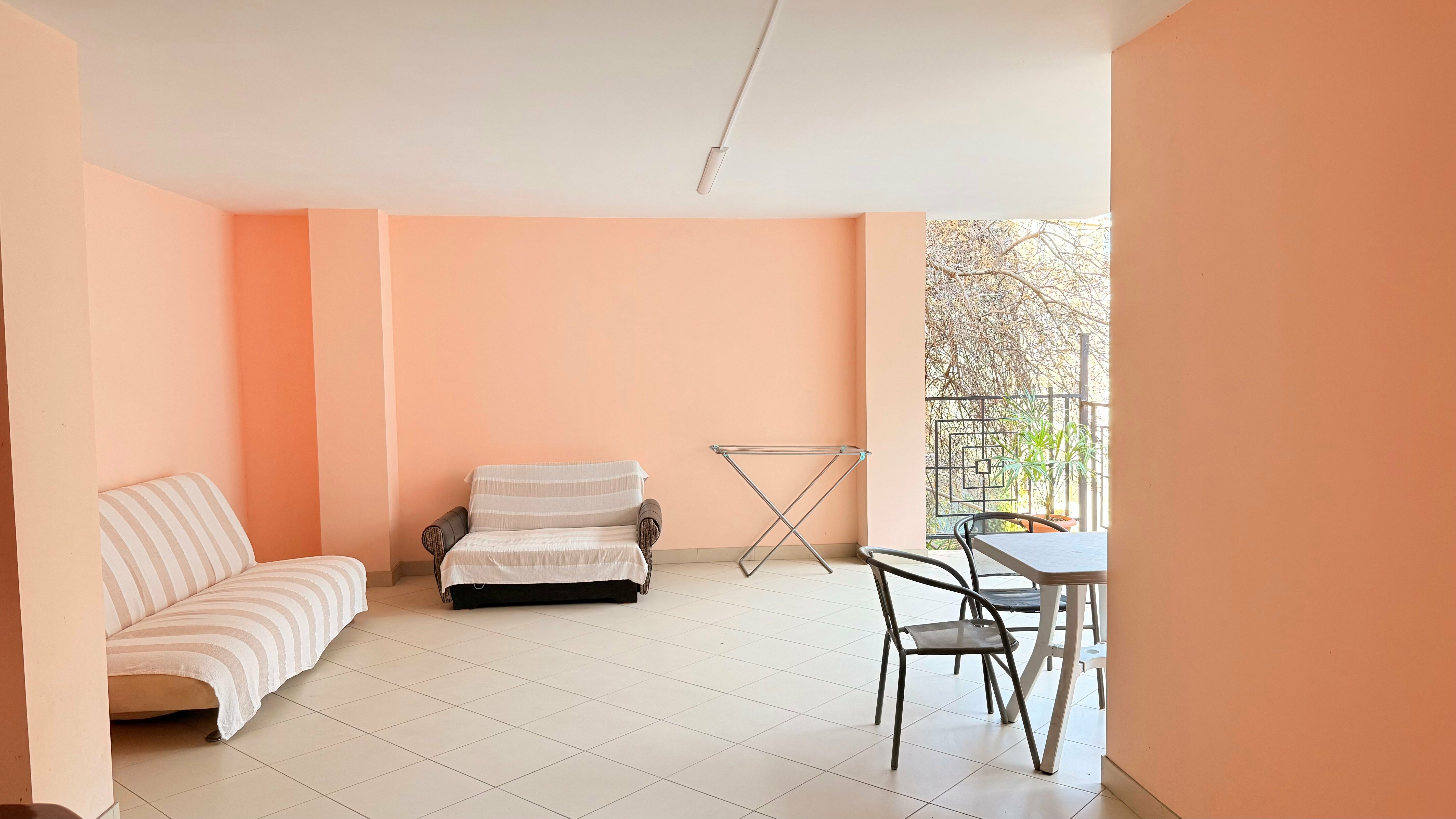 Студия с крытой террасой и кухней