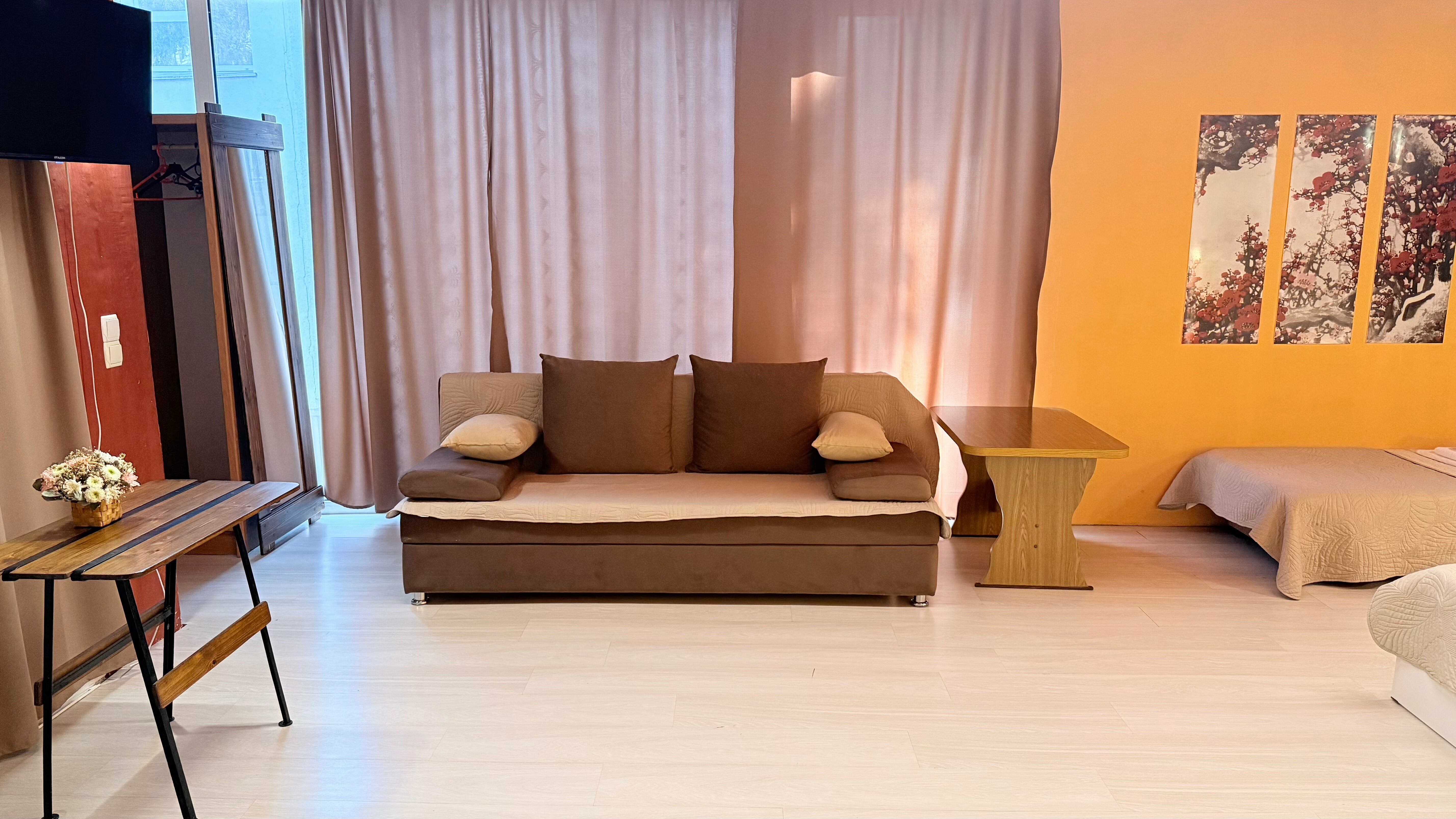 Студия с крытой террасой и кухней