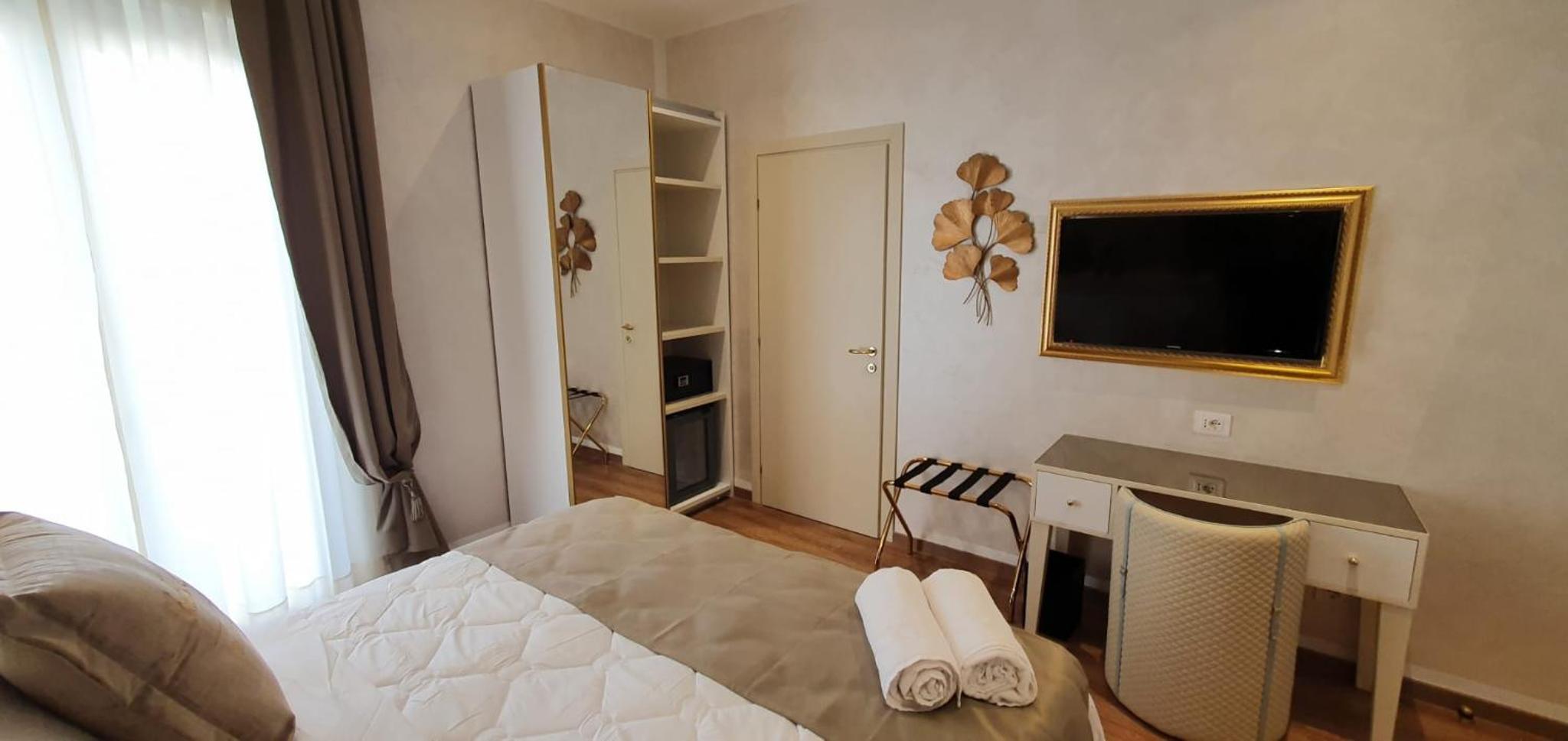 Double or Twin Room with Side Sea View