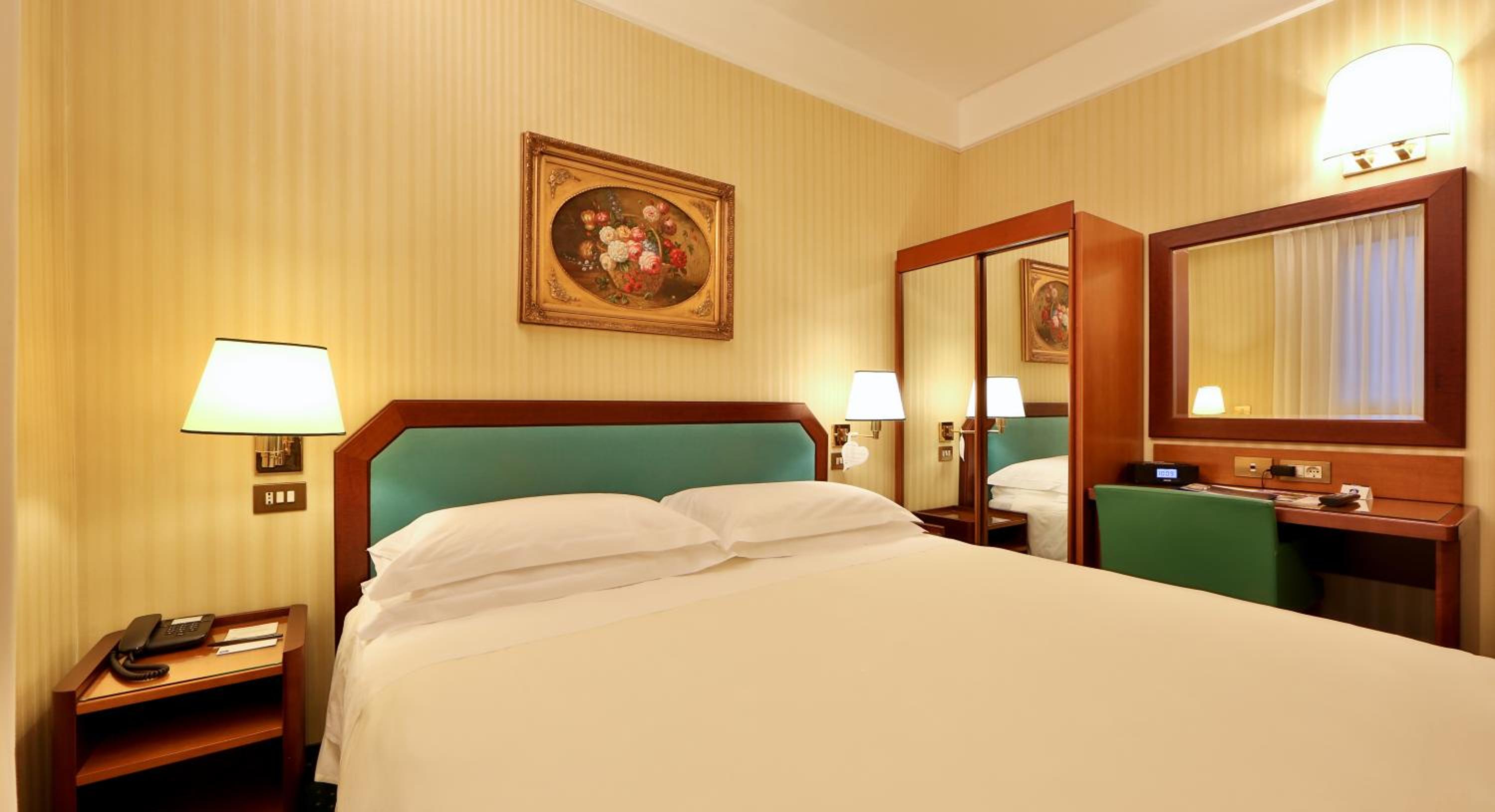 Standard Queen Room