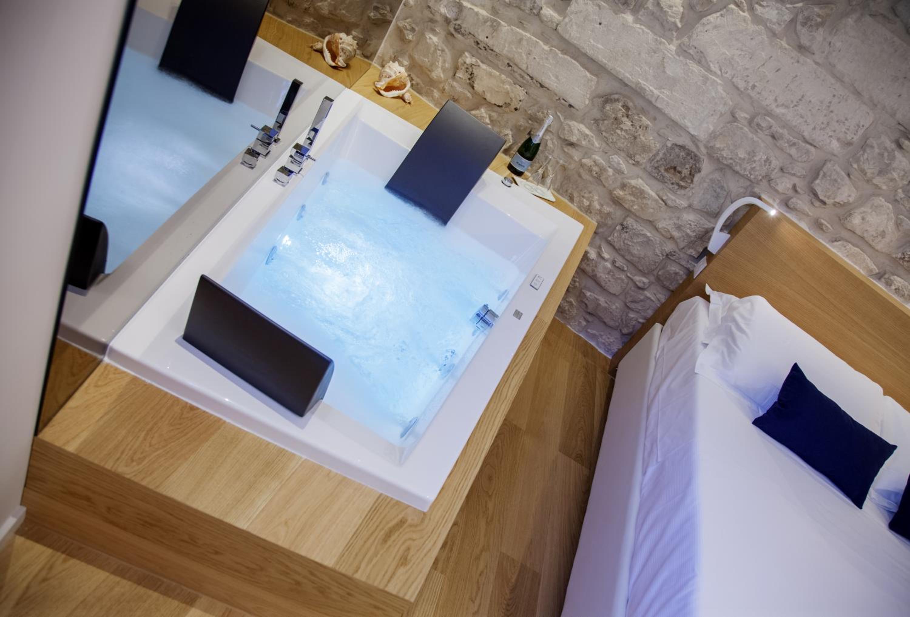 Suite with Whirlpool