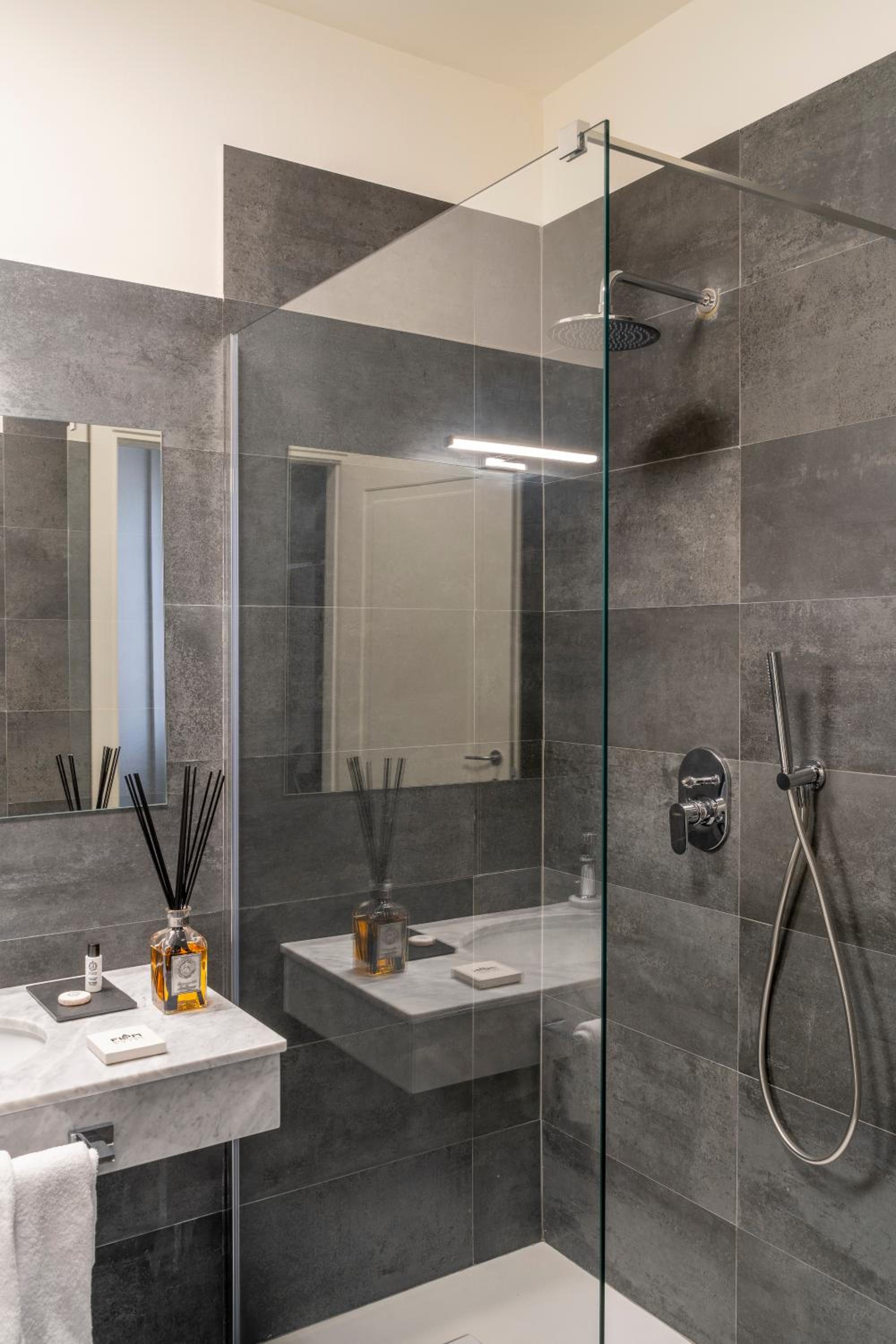 Junior Suite - Street View