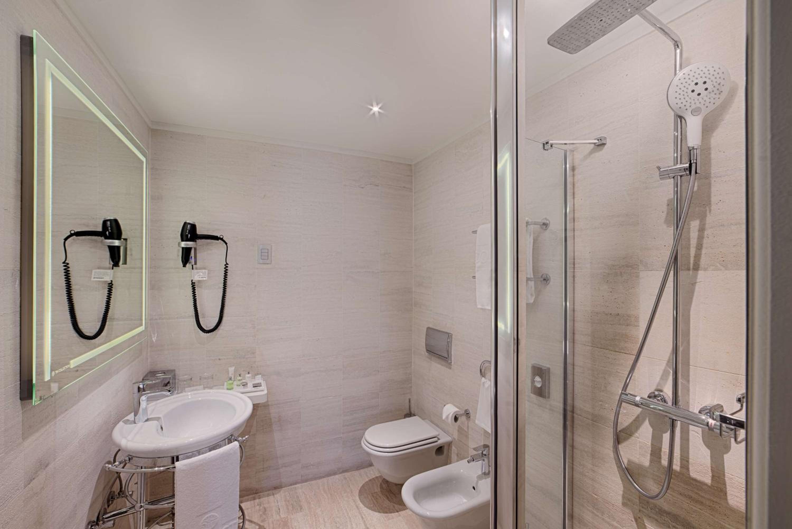 Family Room (2 Adults + 2 Children)