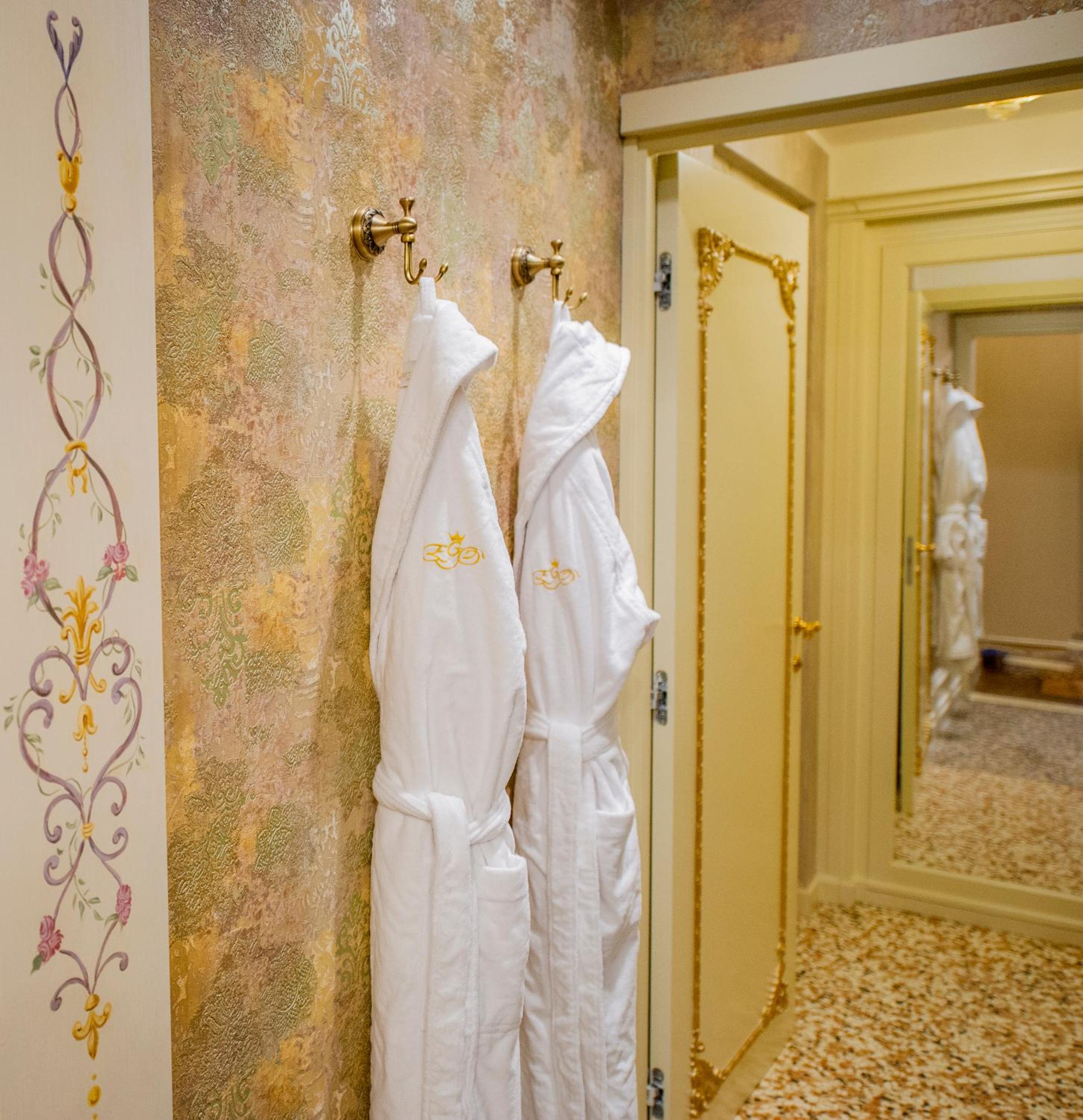 Junior Suite with Grand Canal View