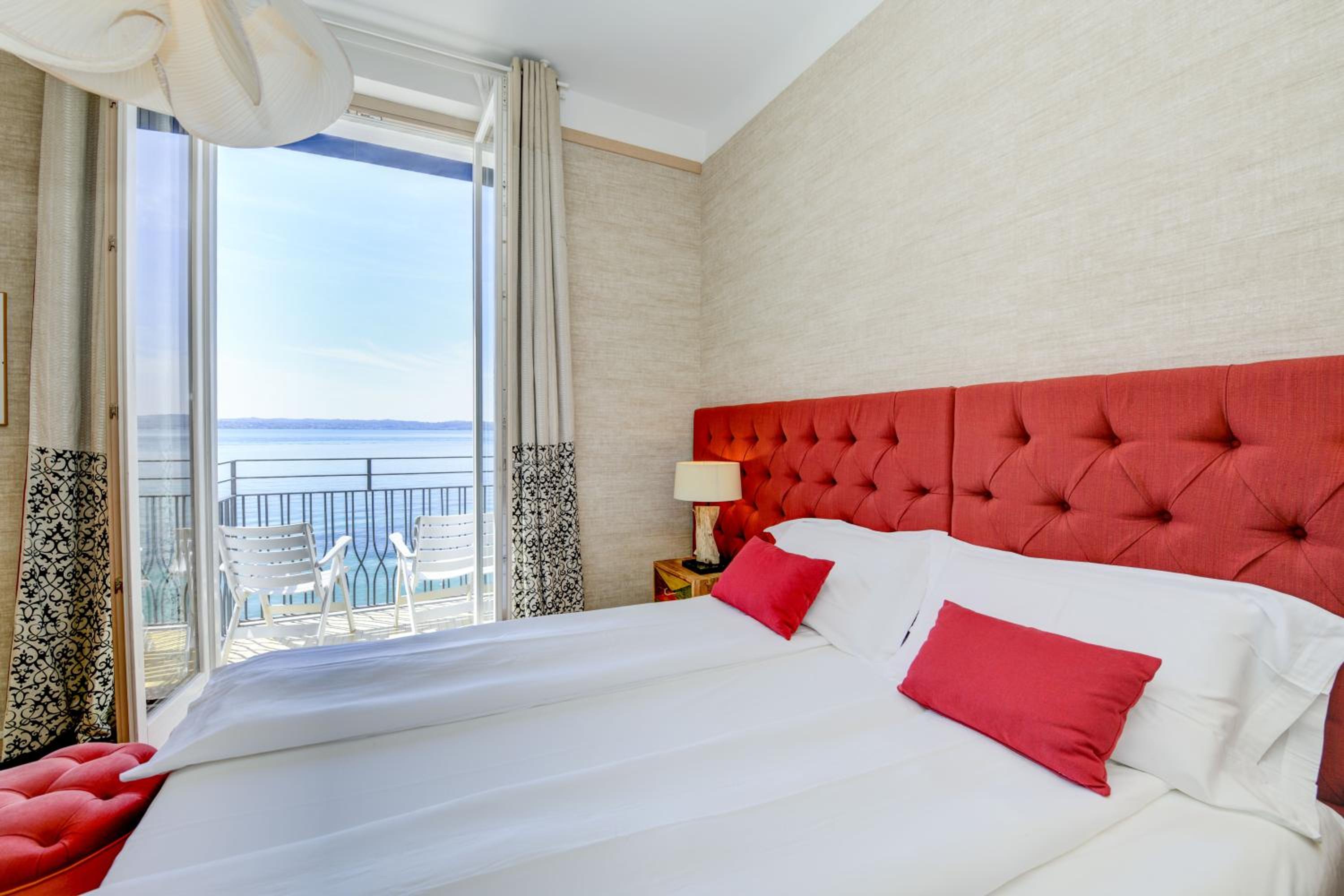 Deluxe Double Room with Lake View