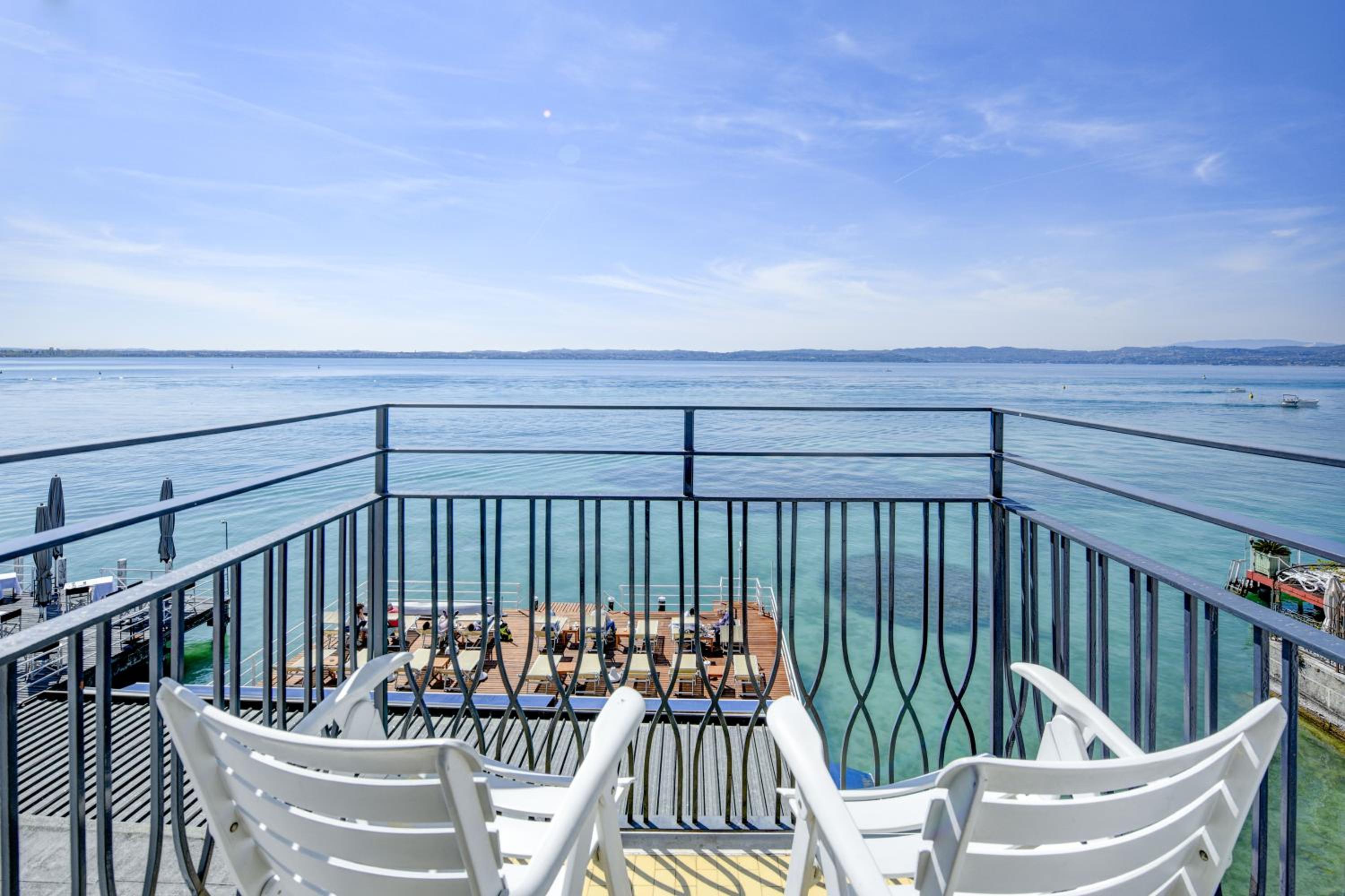 Deluxe Double Room with Lake View