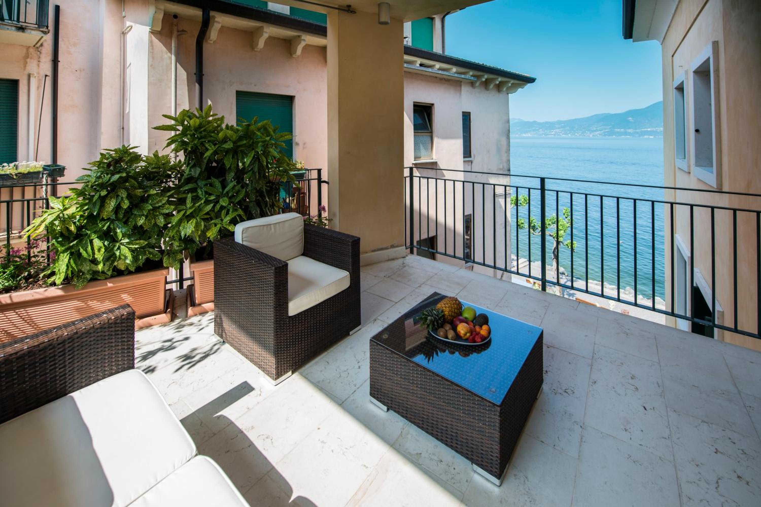 Triple Room with Terrace and Partial Lake View