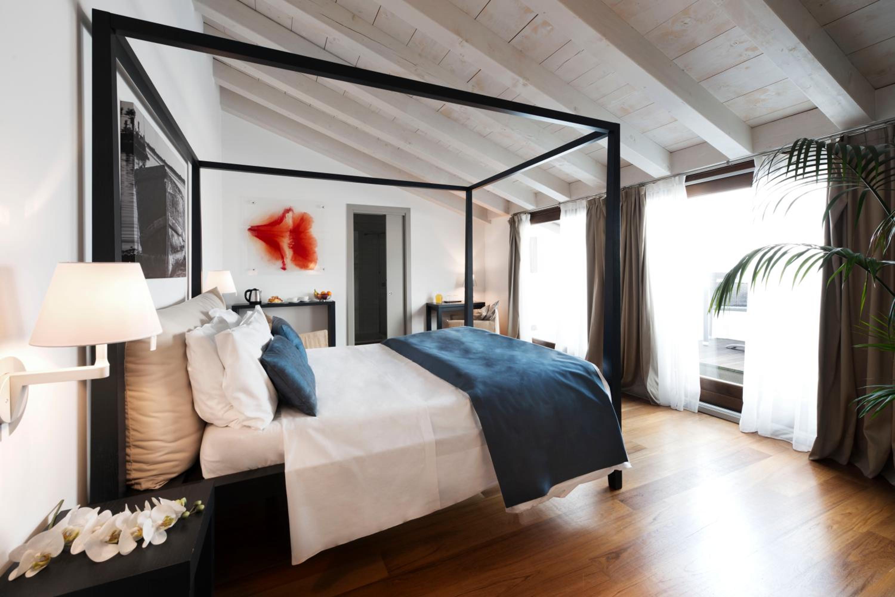 Suite with Lake View