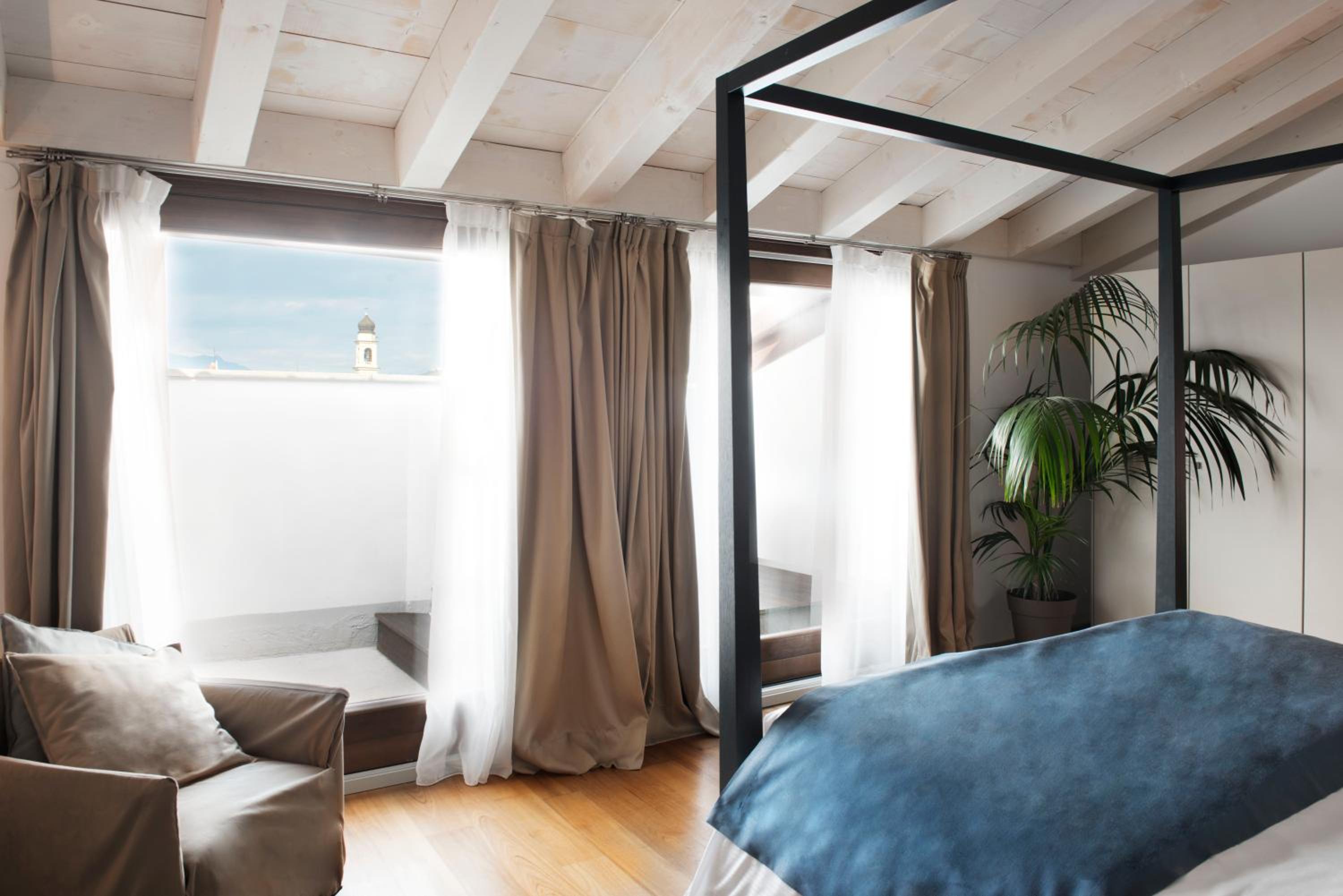 Suite with Lake View