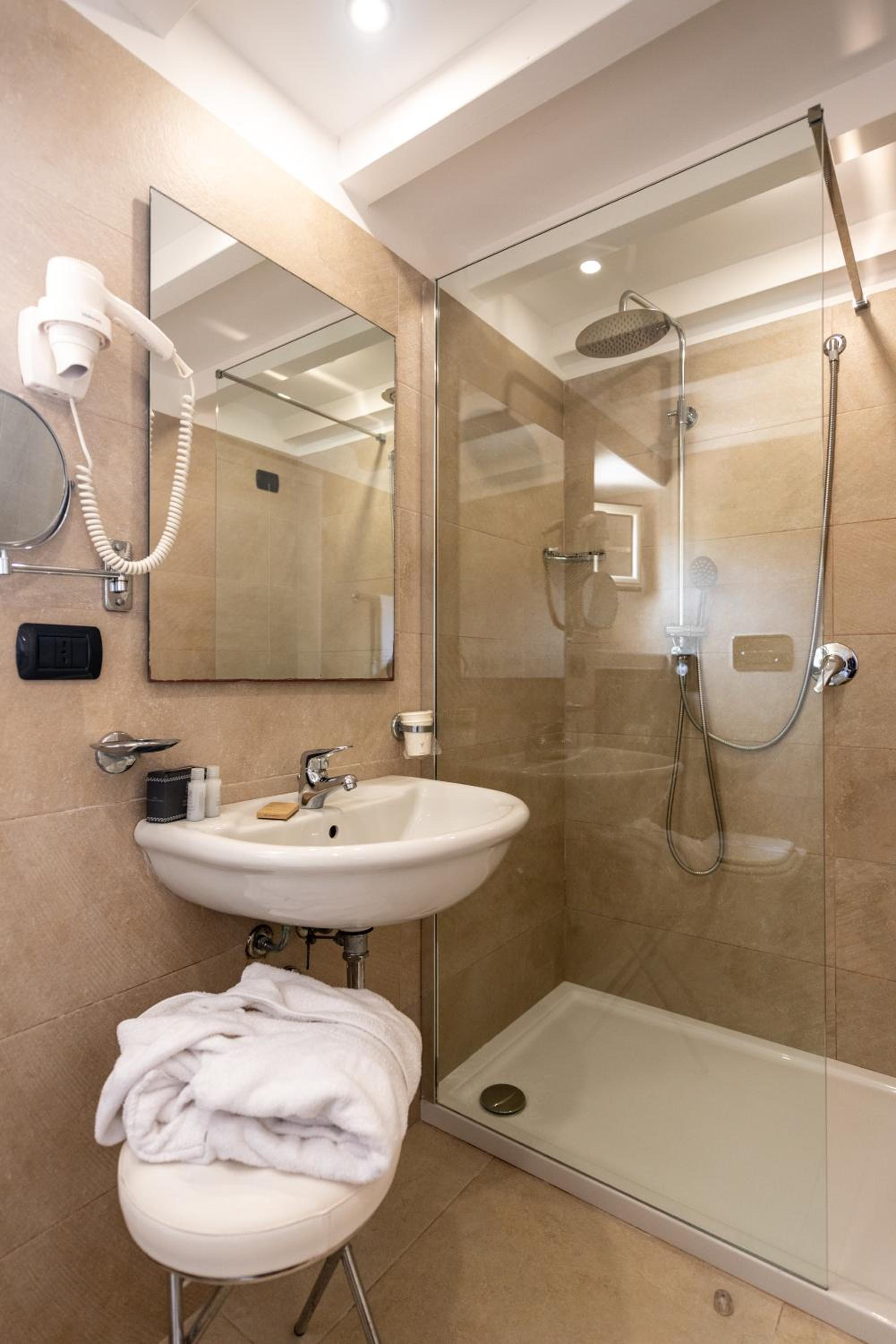 Deluxe Double or Twin Room with Sea View