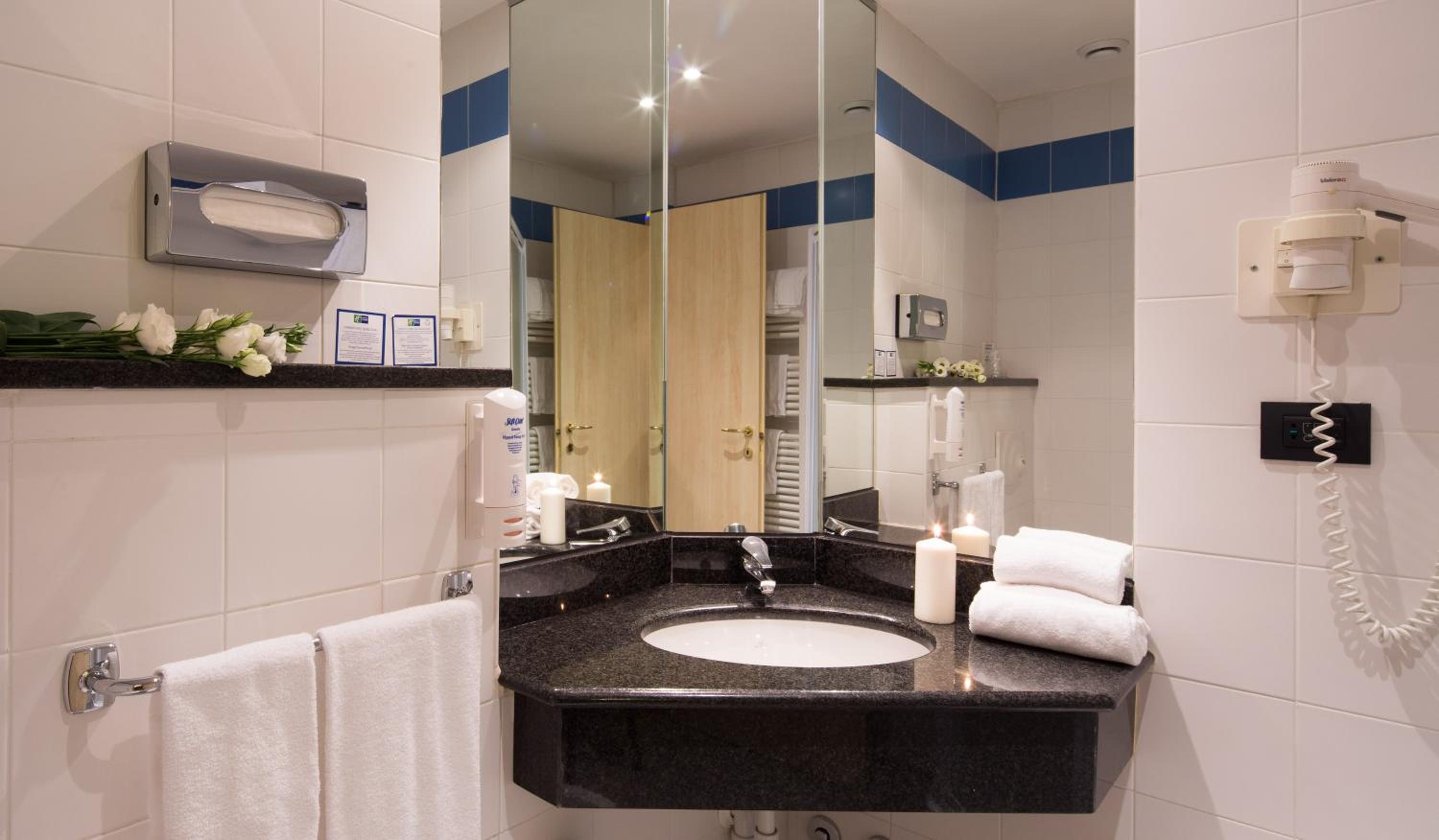 Standard Double Room with Sofa Bed - Smoking