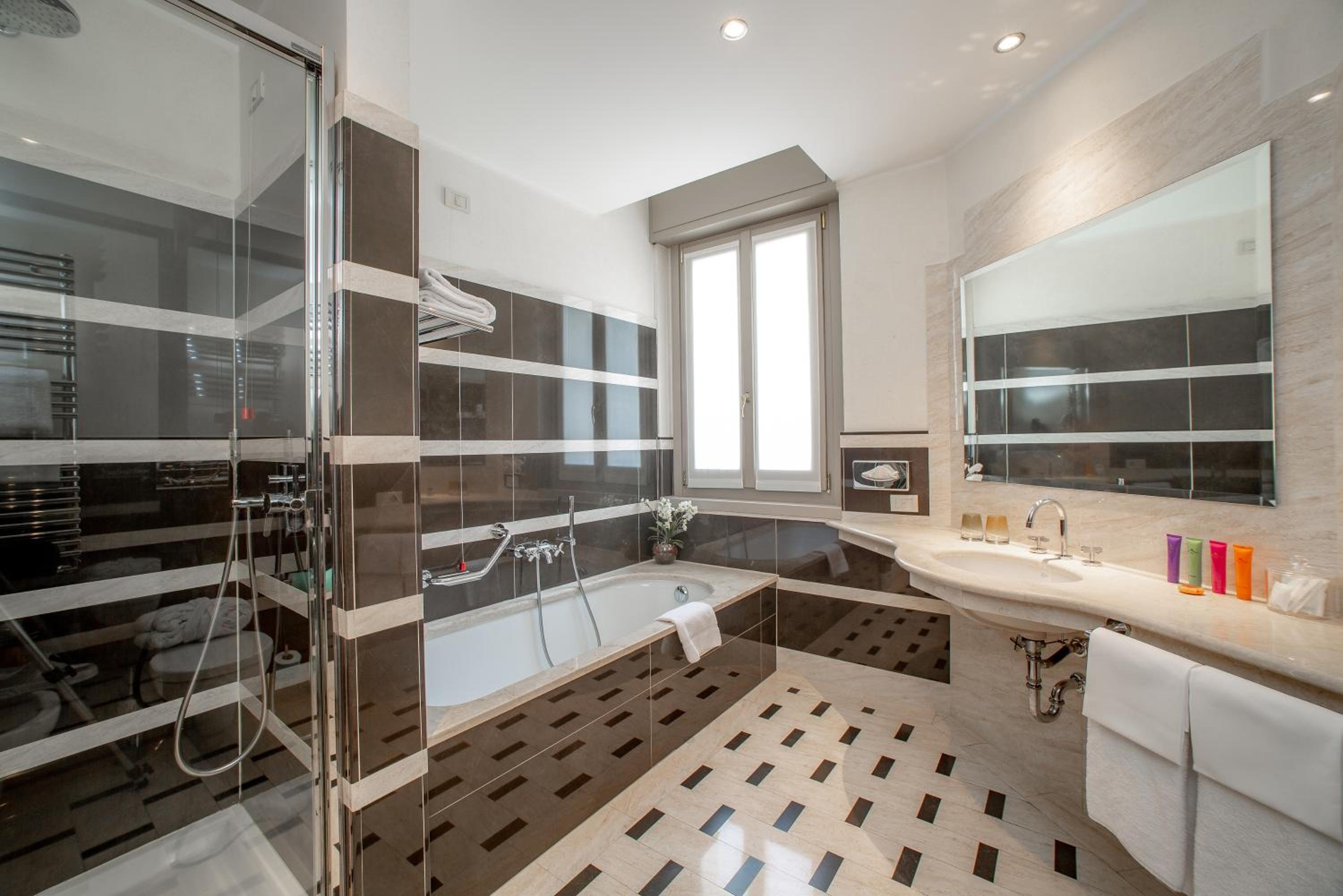 Junior Suite with Lake View