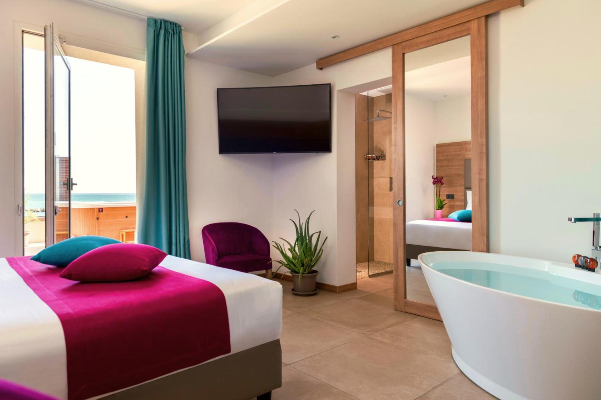 Suite with Terrace and Sea View and Jacuzzi