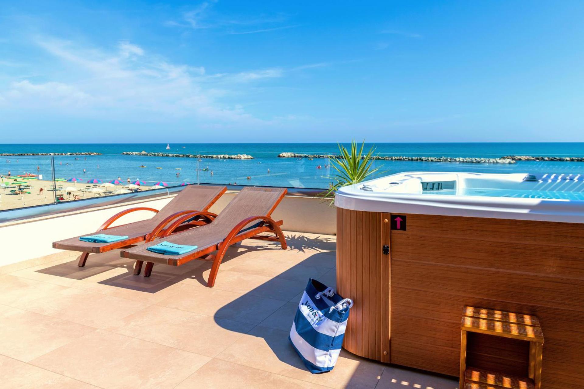 Suite with Terrace and Sea View and Jacuzzi