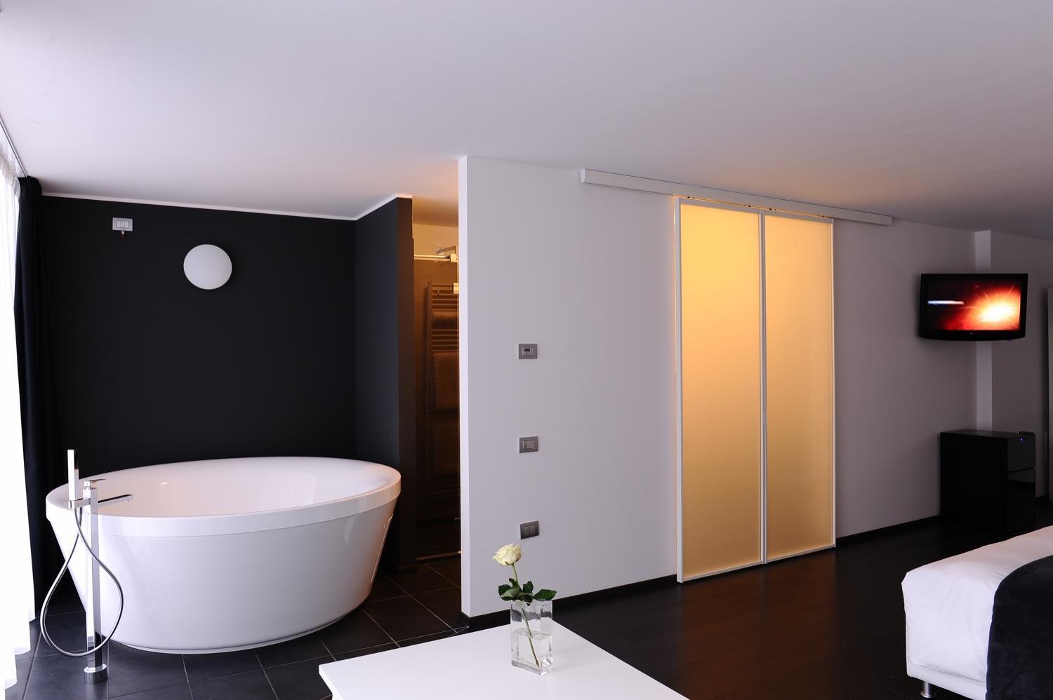 Family Room (2 Adults + 2 Children)