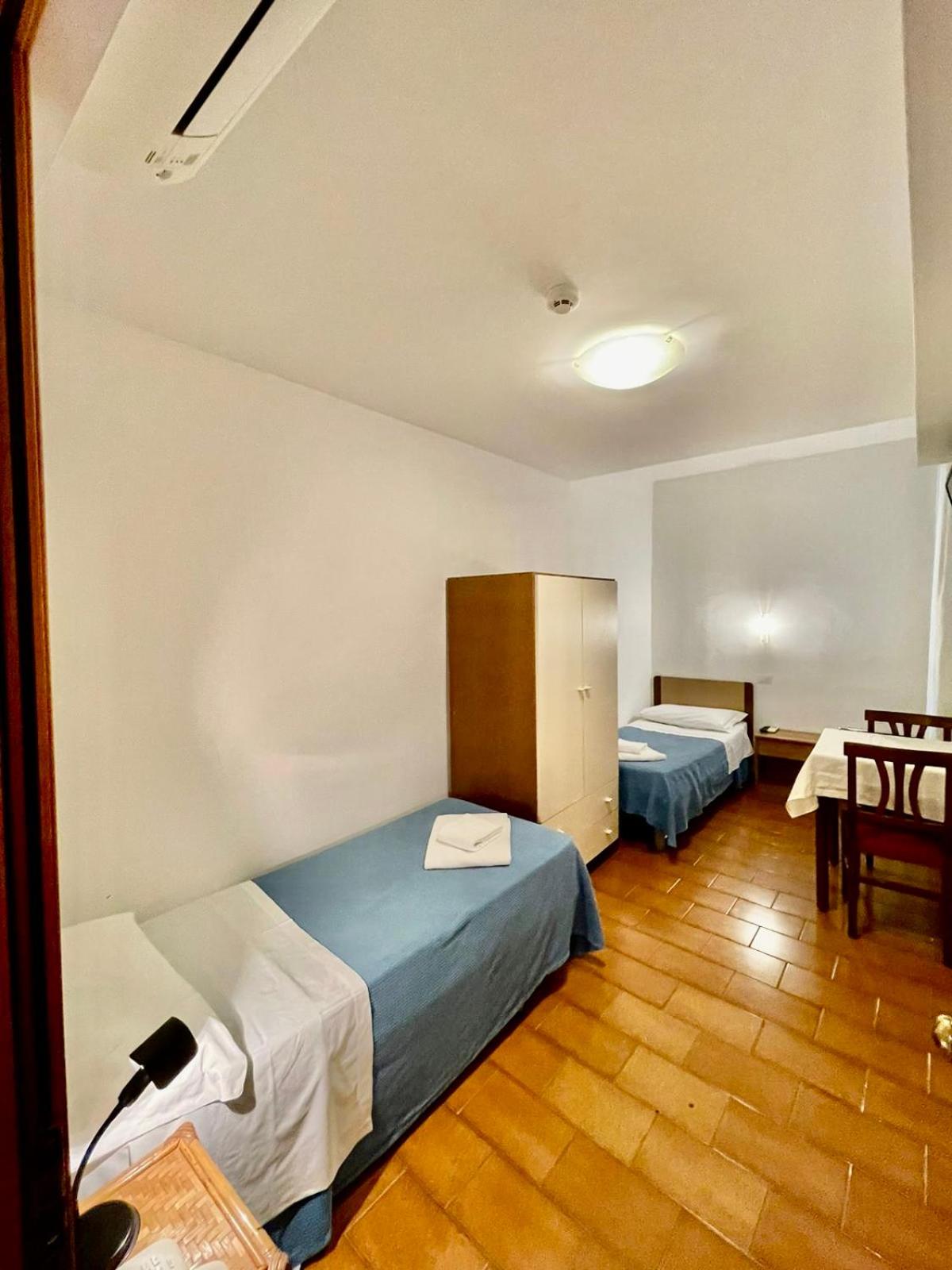 Standard Twin Room with Canal View