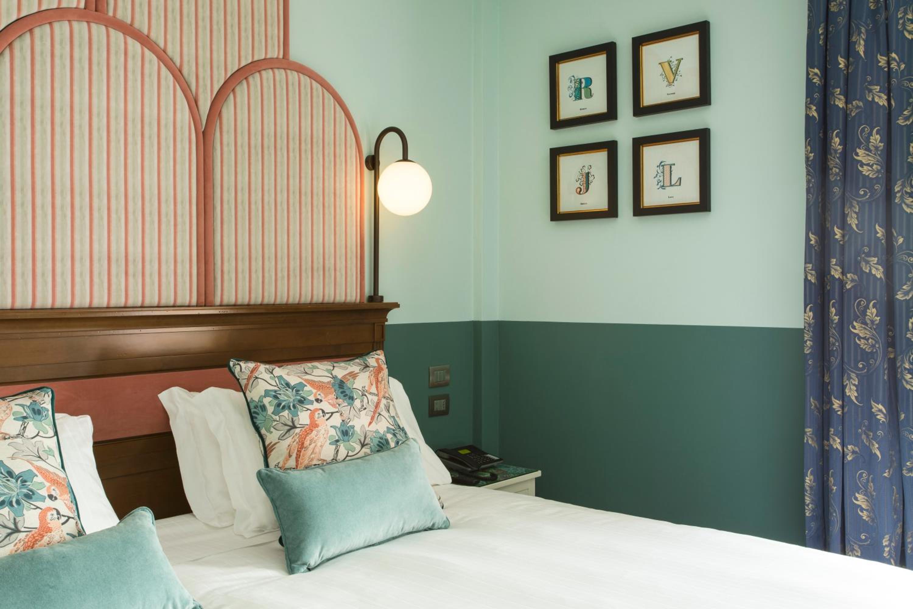 One-Bedroom King Suite with Sofa Bed and Living Area