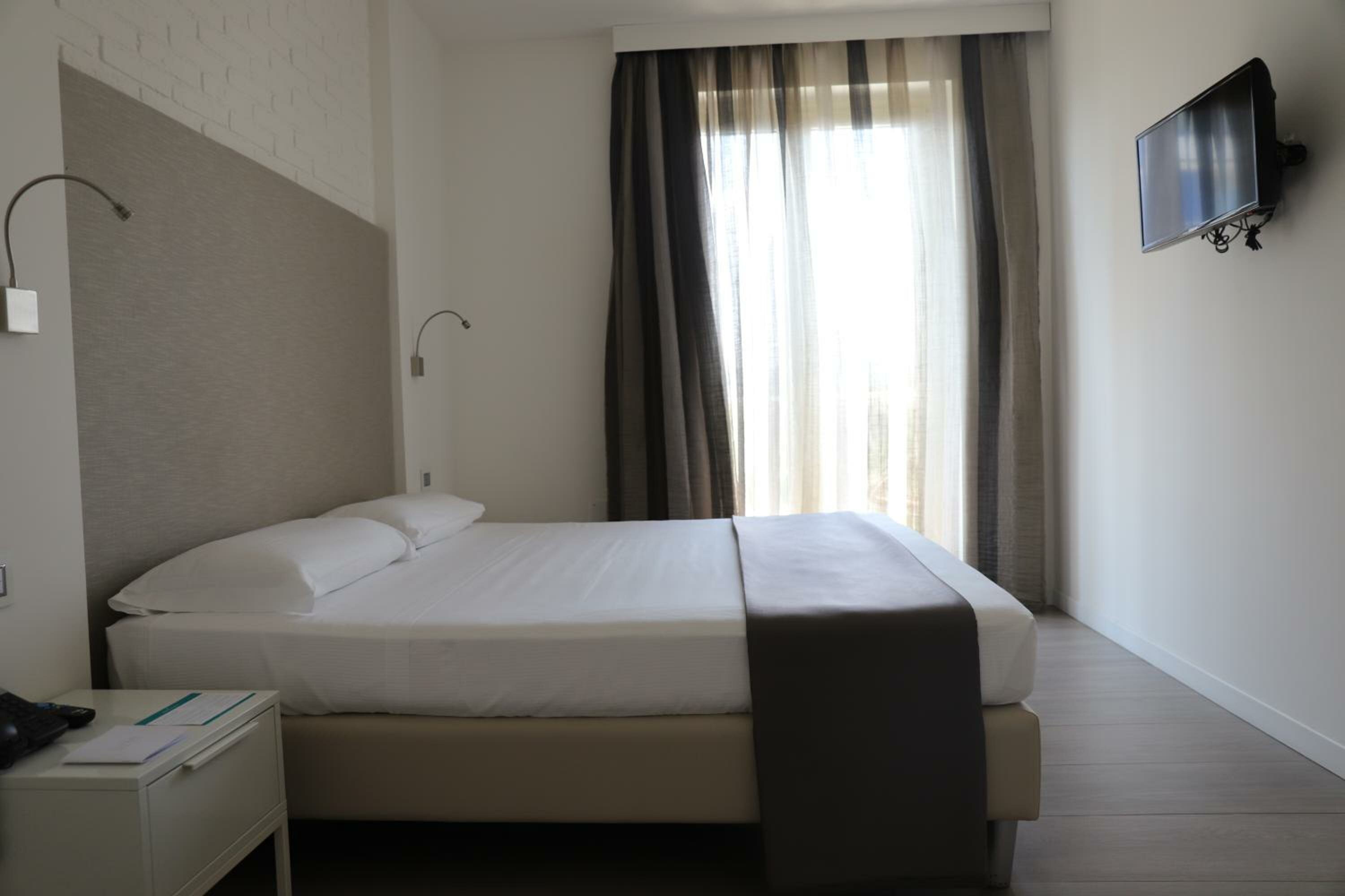 Comfort Double Room with lateral Sea View