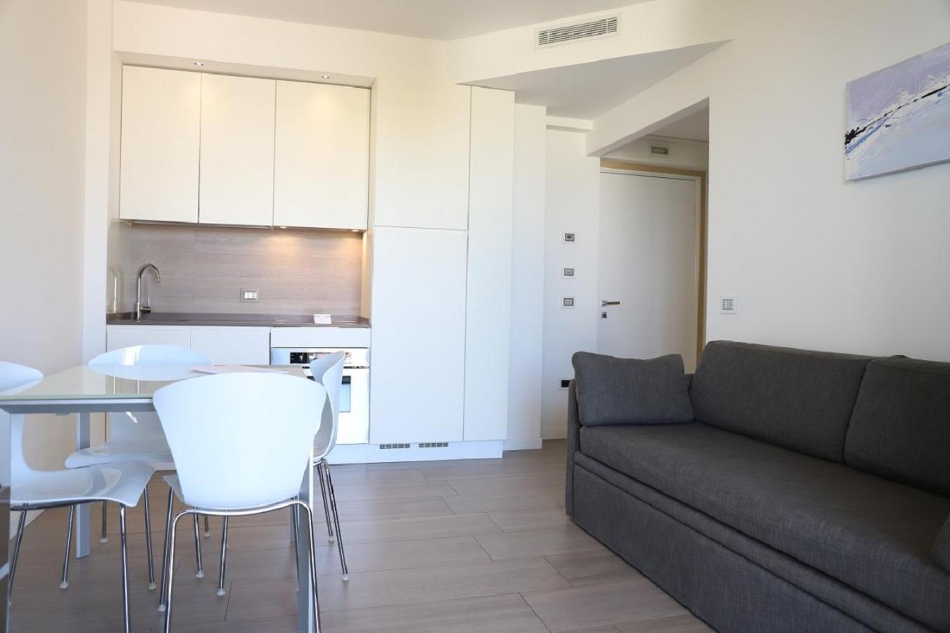 Suite with Lateral Sea View