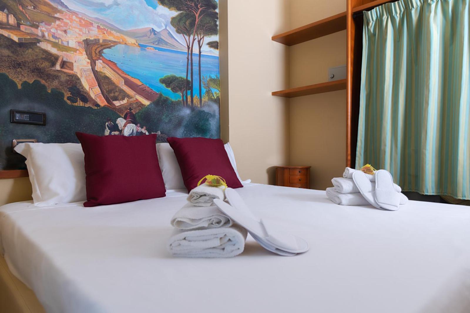 Standard Queen Room - Non-Smoking