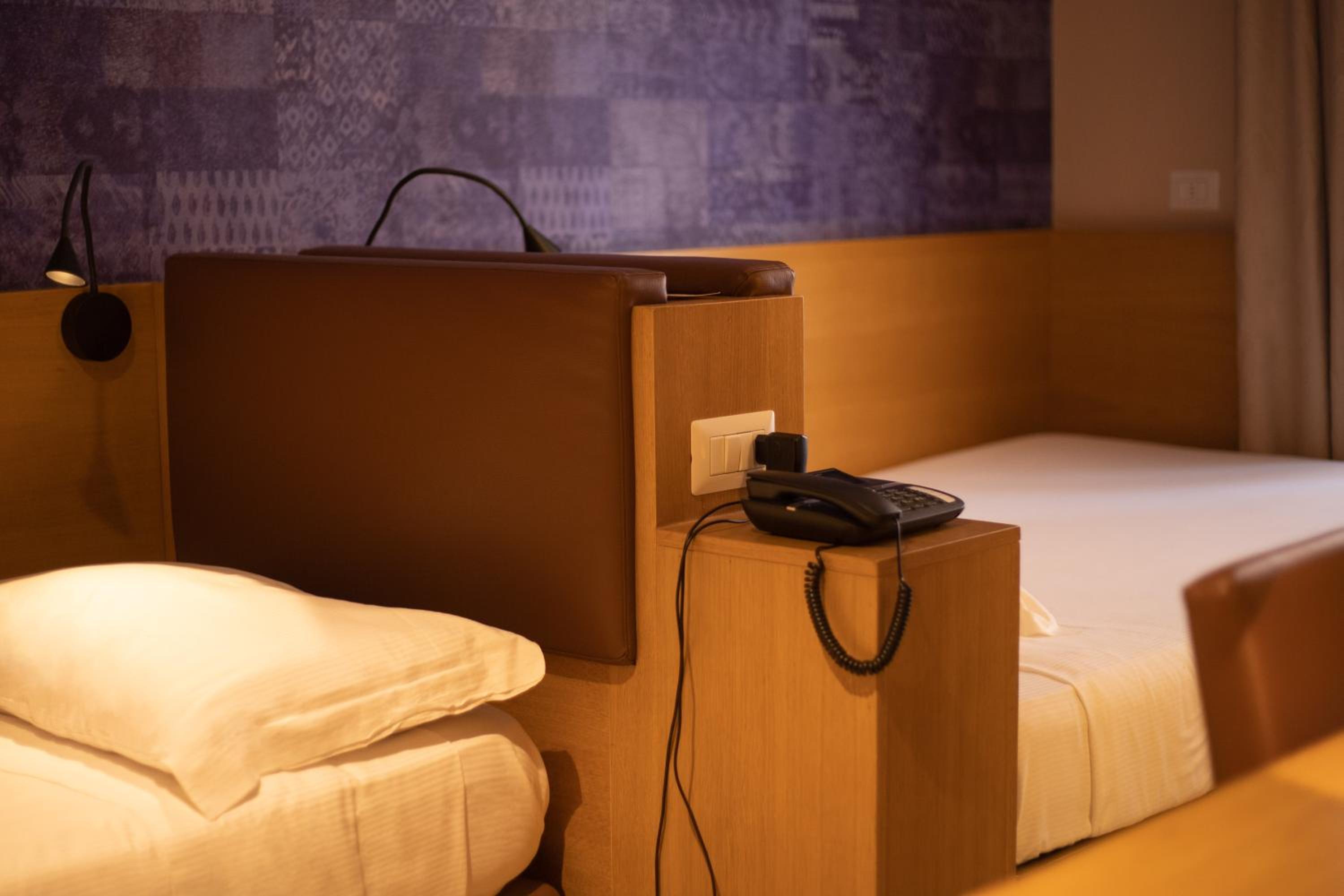 Economy Twin Room with Private Bathroom