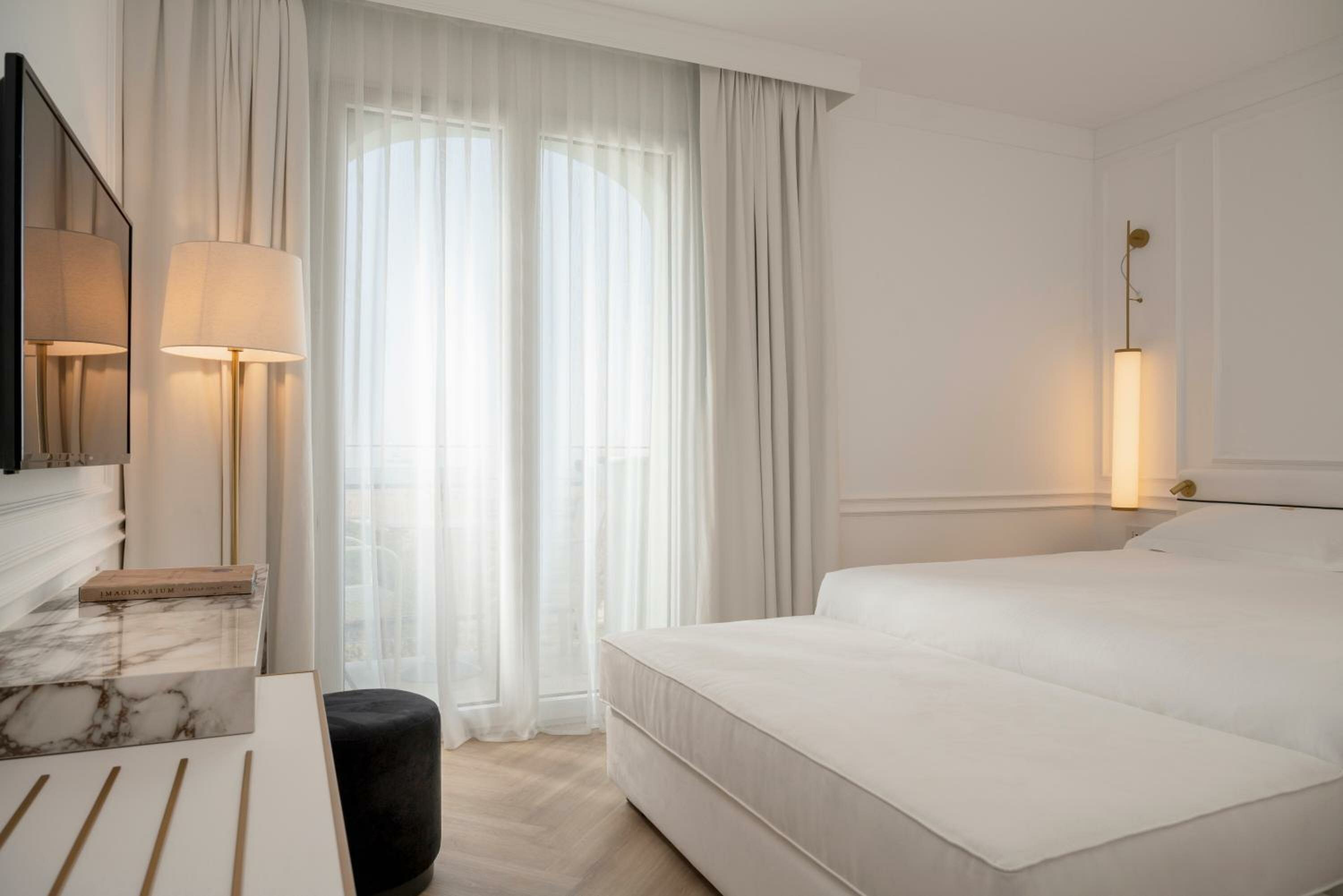 Deluxe Double or Twin Room with Sea View