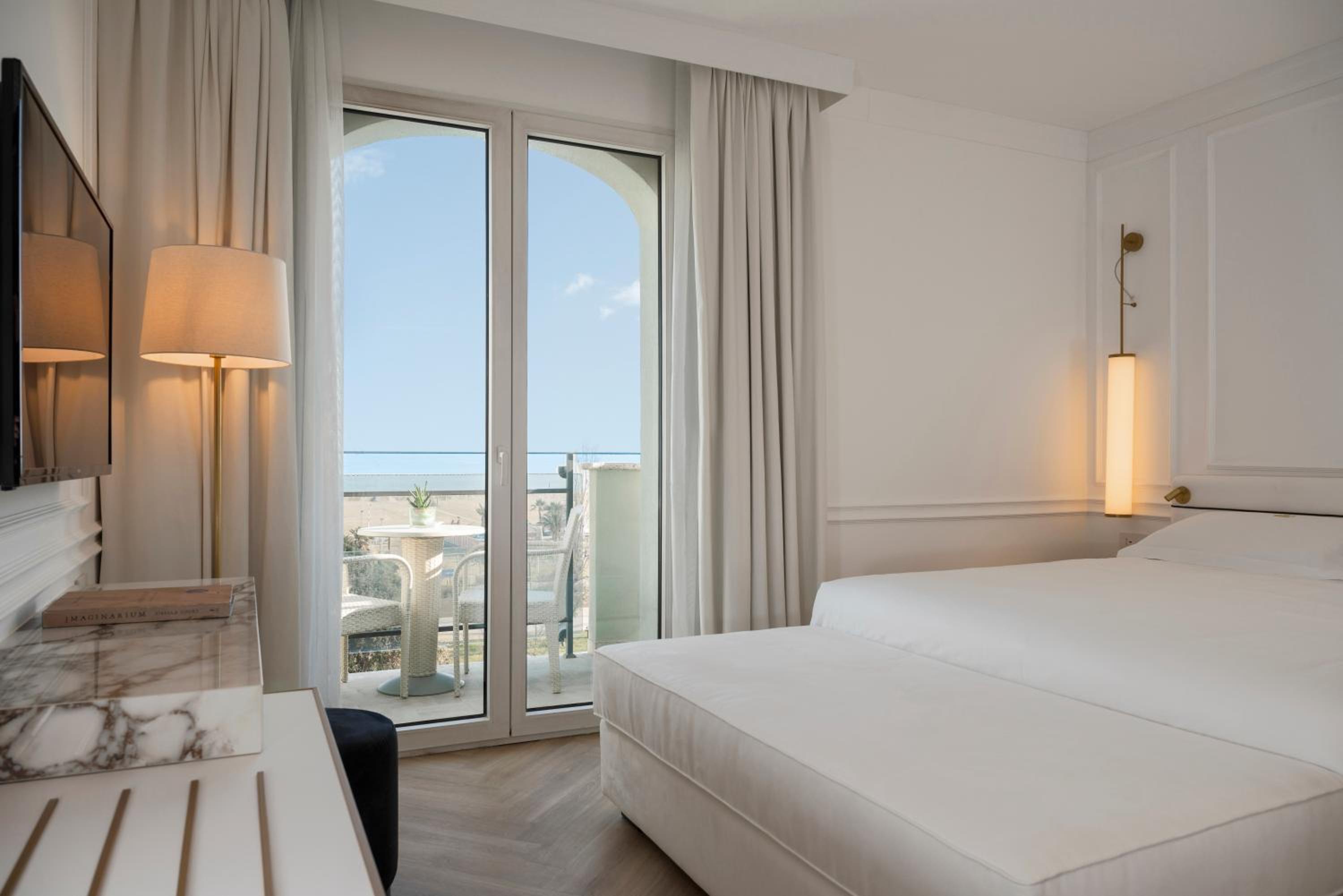 Deluxe Double or Twin Room with Sea View