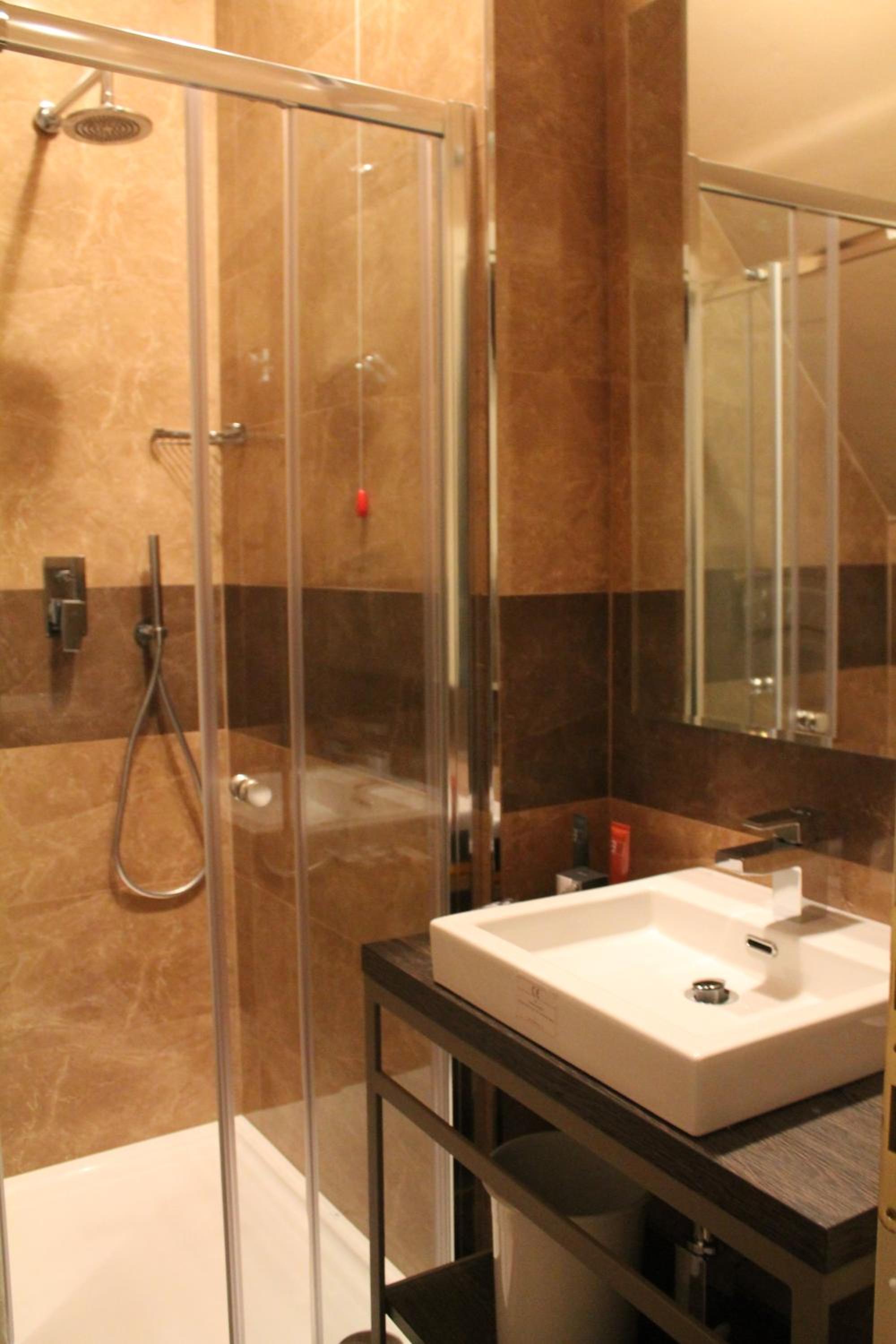 Deluxe Room (2 Adults + 1 Child)