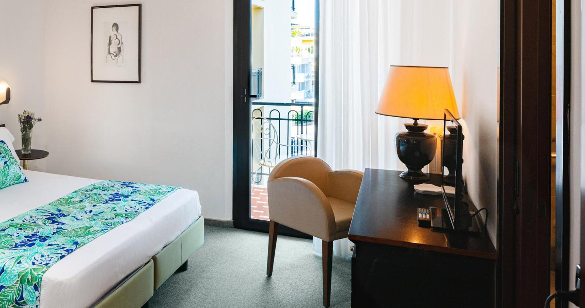 Deluxe Double Room with Balcony and Sea View