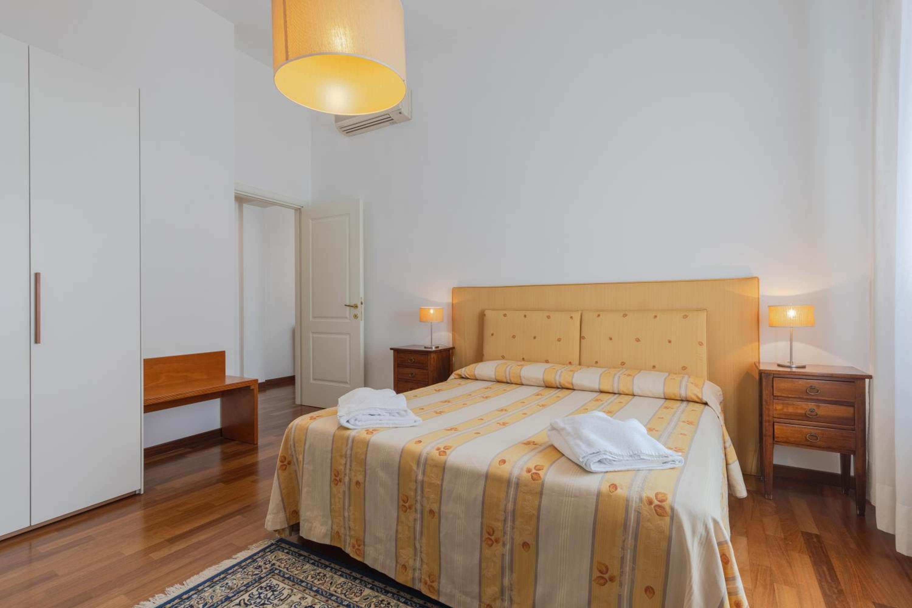 One-Bedroom Suite with Canal View