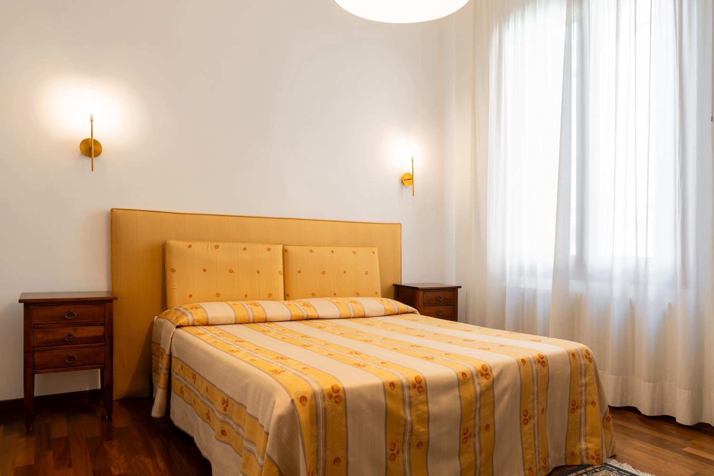 One-Bedroom Suite with Canal View