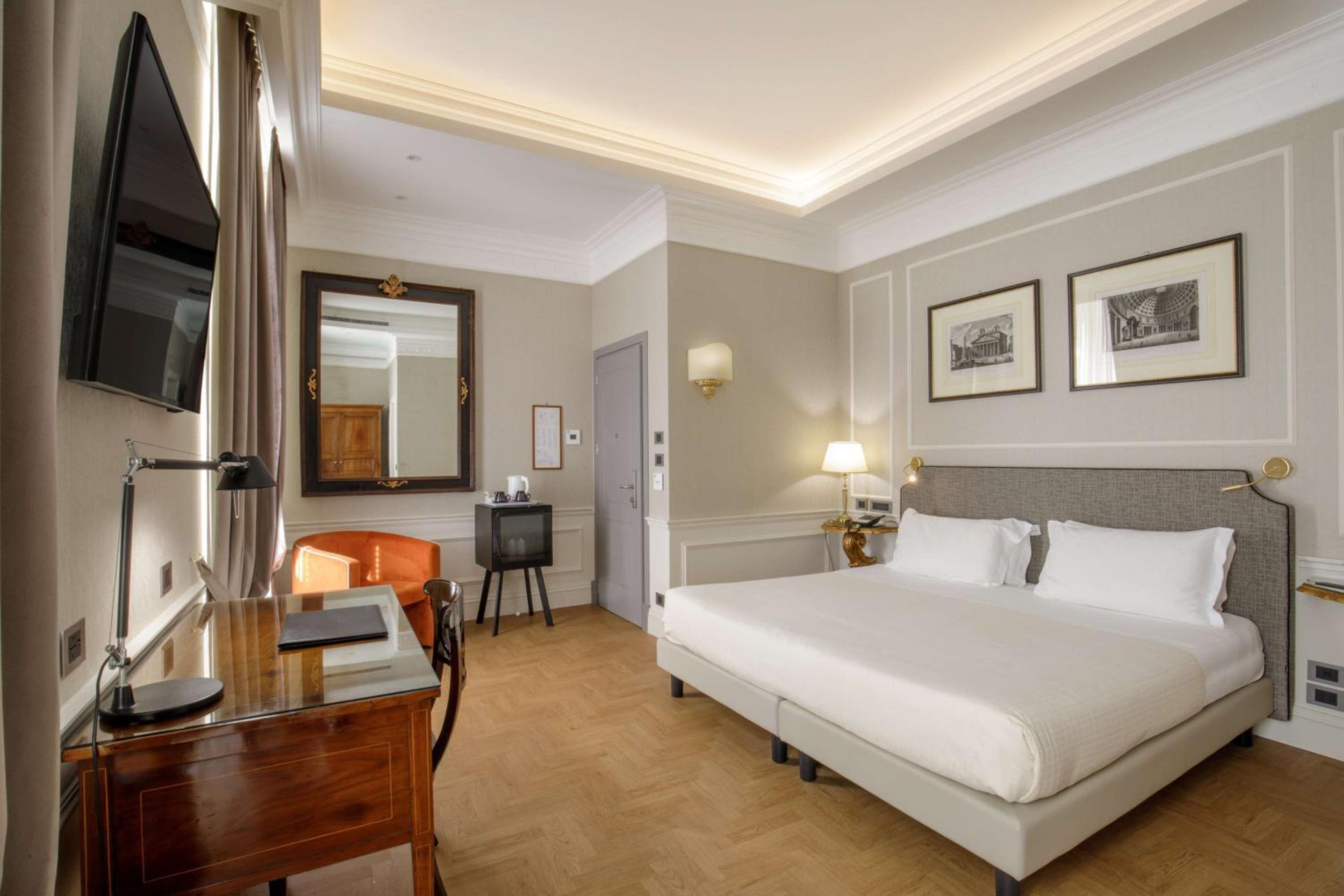 Family Room with One King Bed and One Queen Bed - Non-Smoking