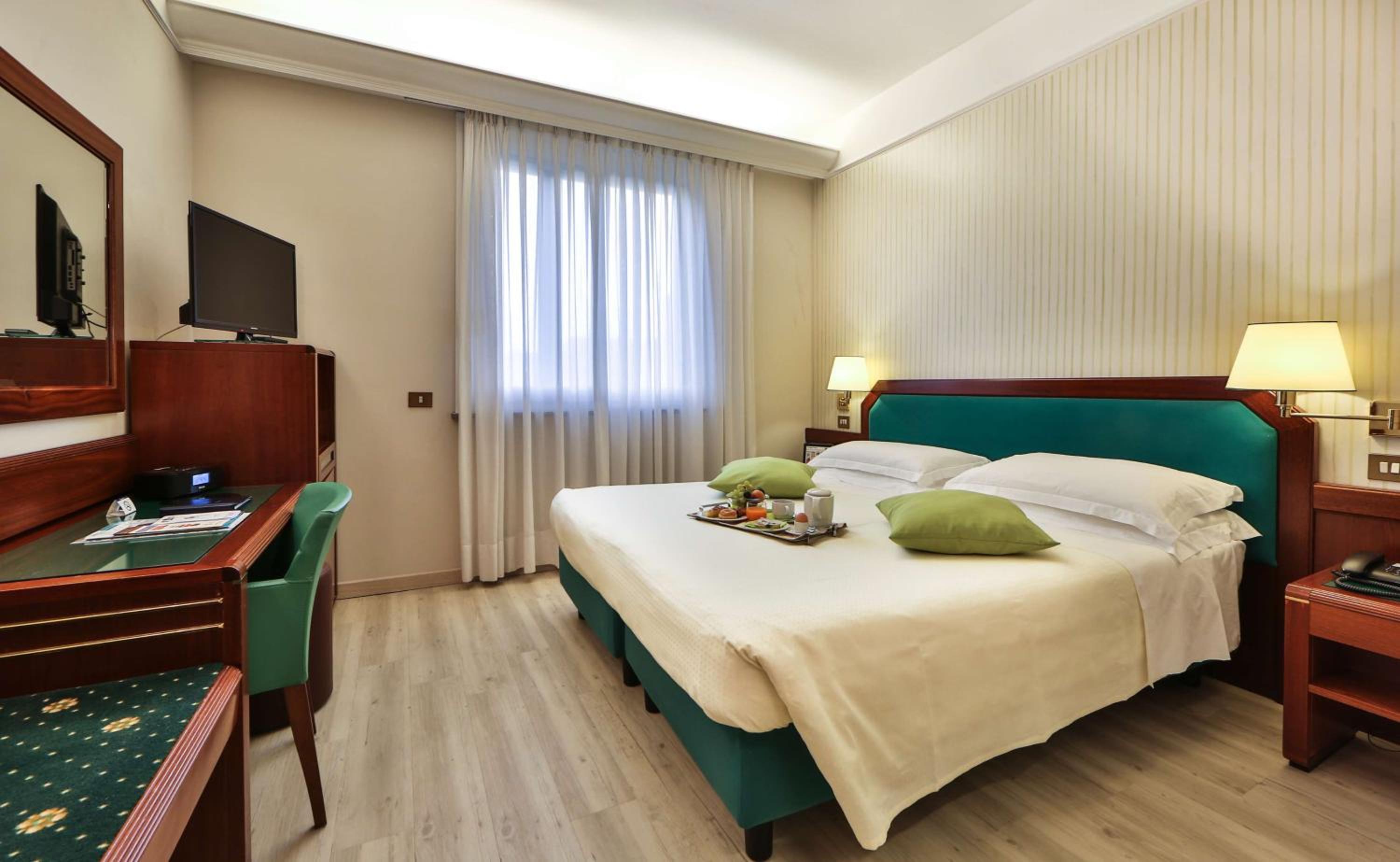 Standard Queen Room