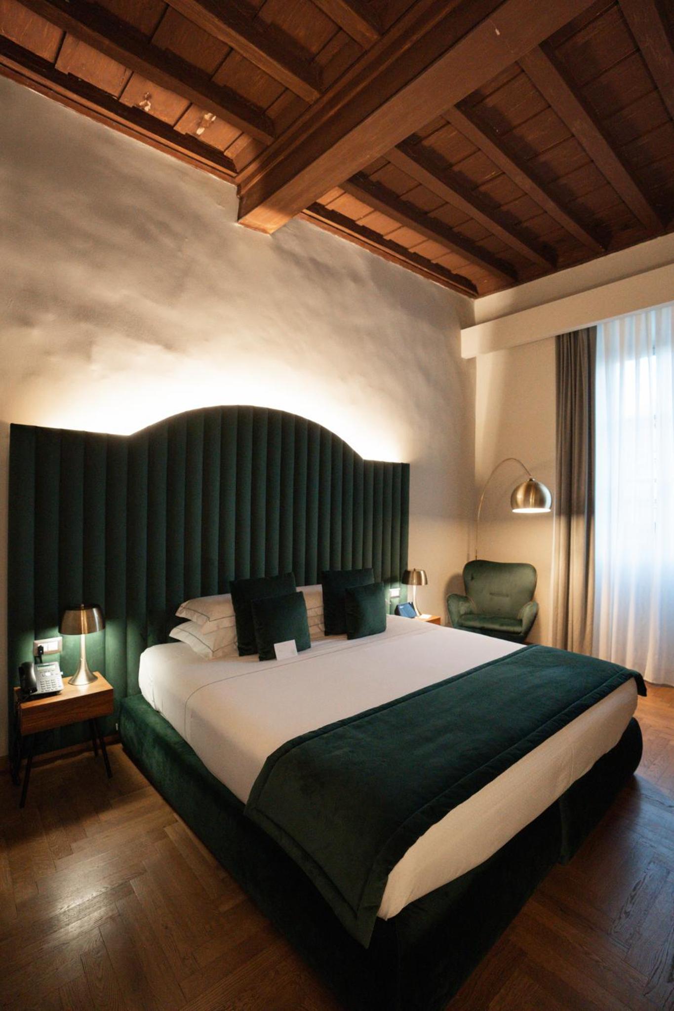 Deluxe Suite Pantheon View Separate Building