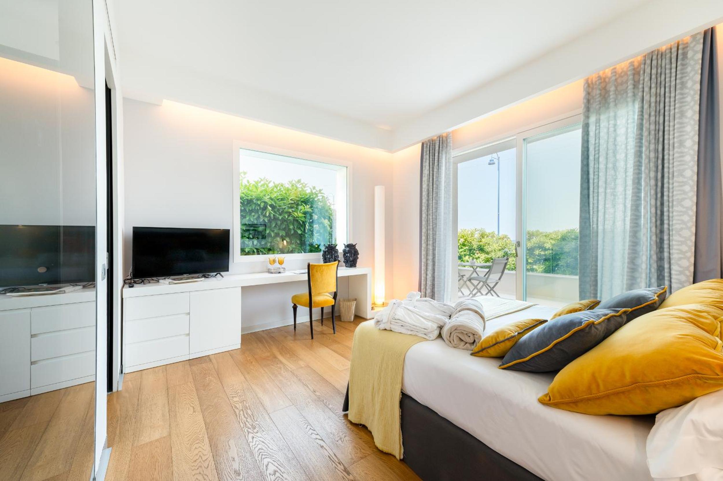 Double Room with Balcony and Sea View