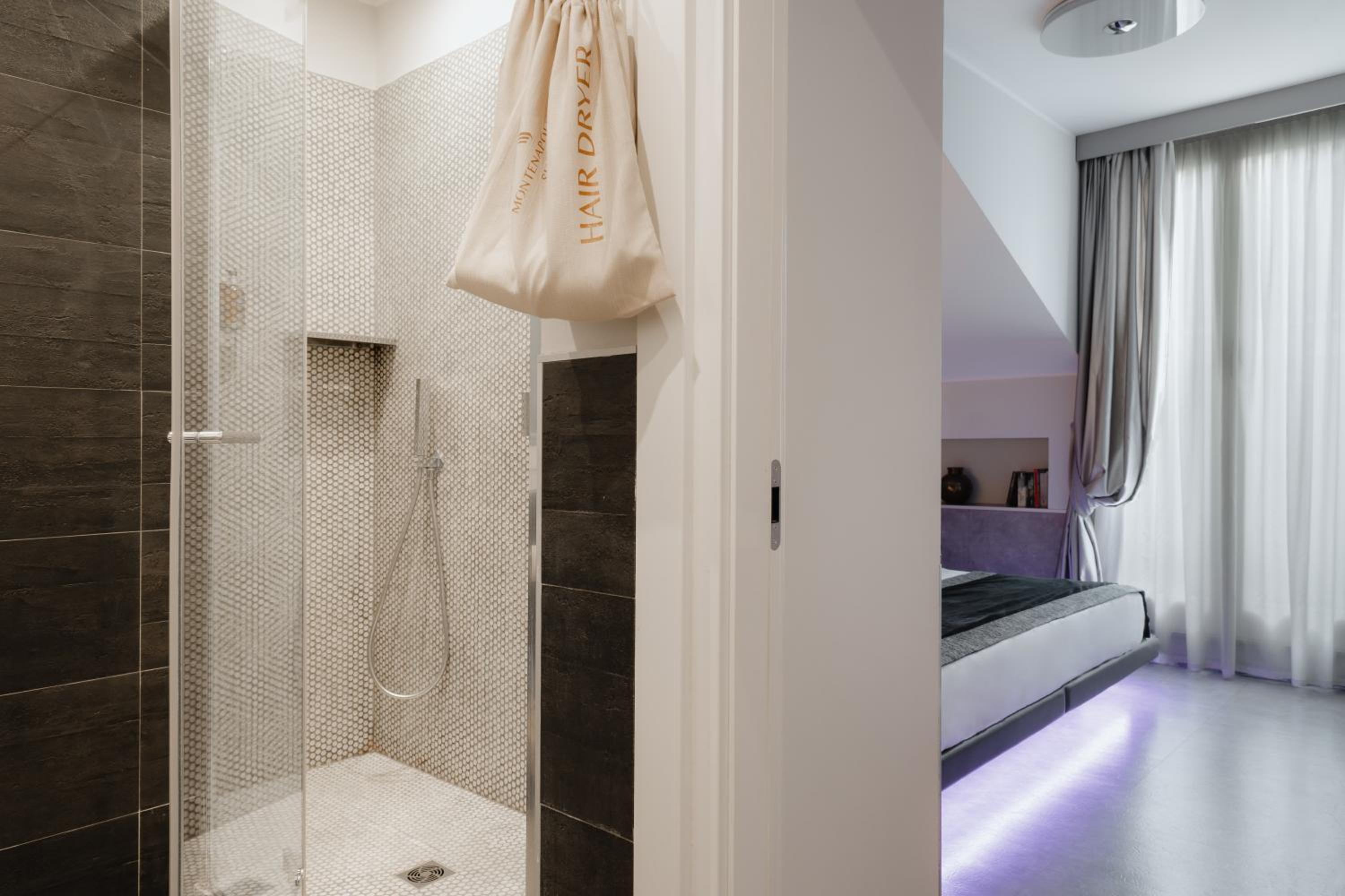 Deluxe Suite with Hot Tub