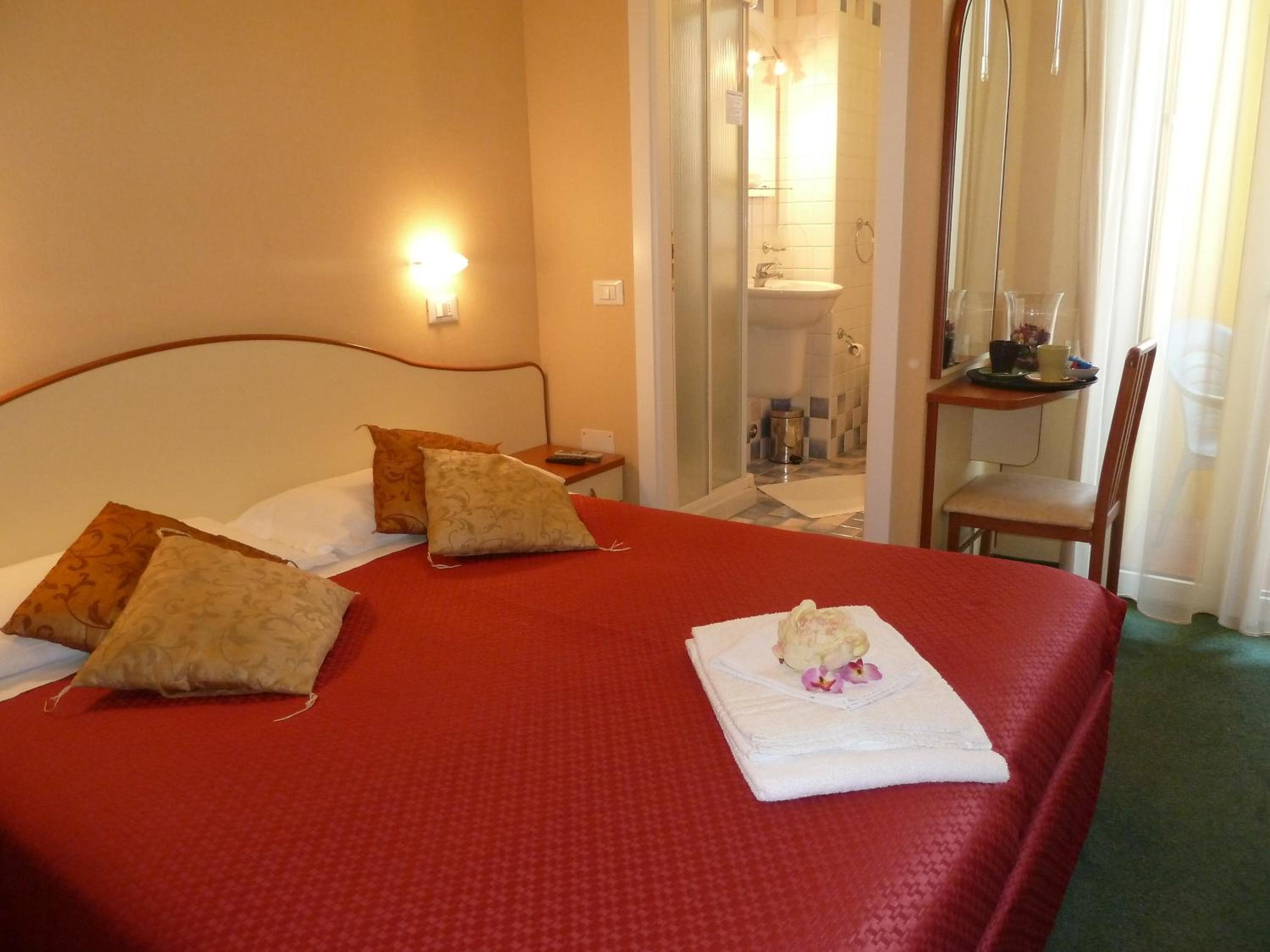 Double Room with Partial Sea View