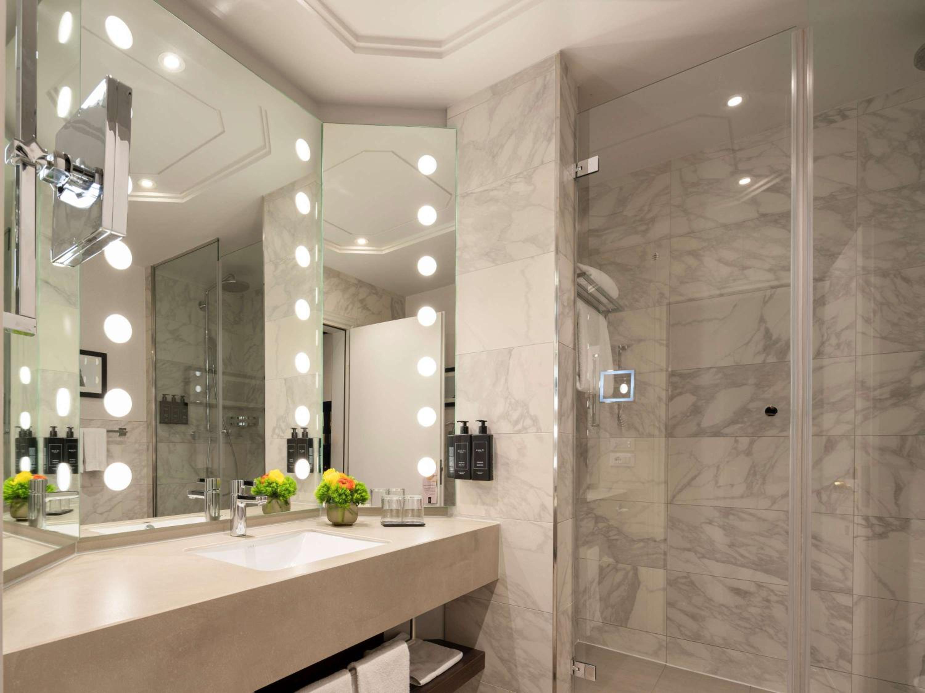 Junior King Suite with Sofa Bed