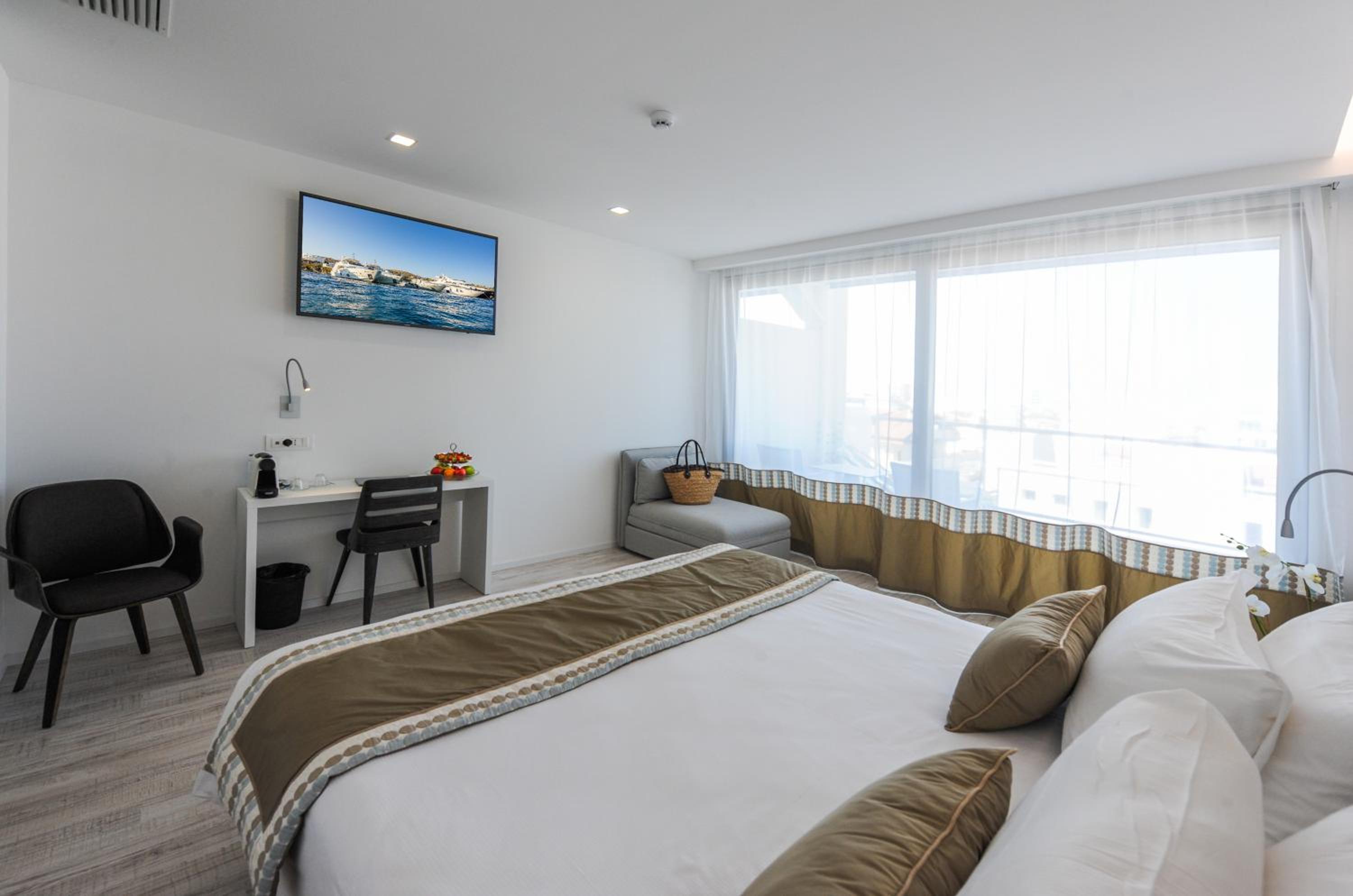 Deluxe Double or Twin Room with Balcony and Beach Access