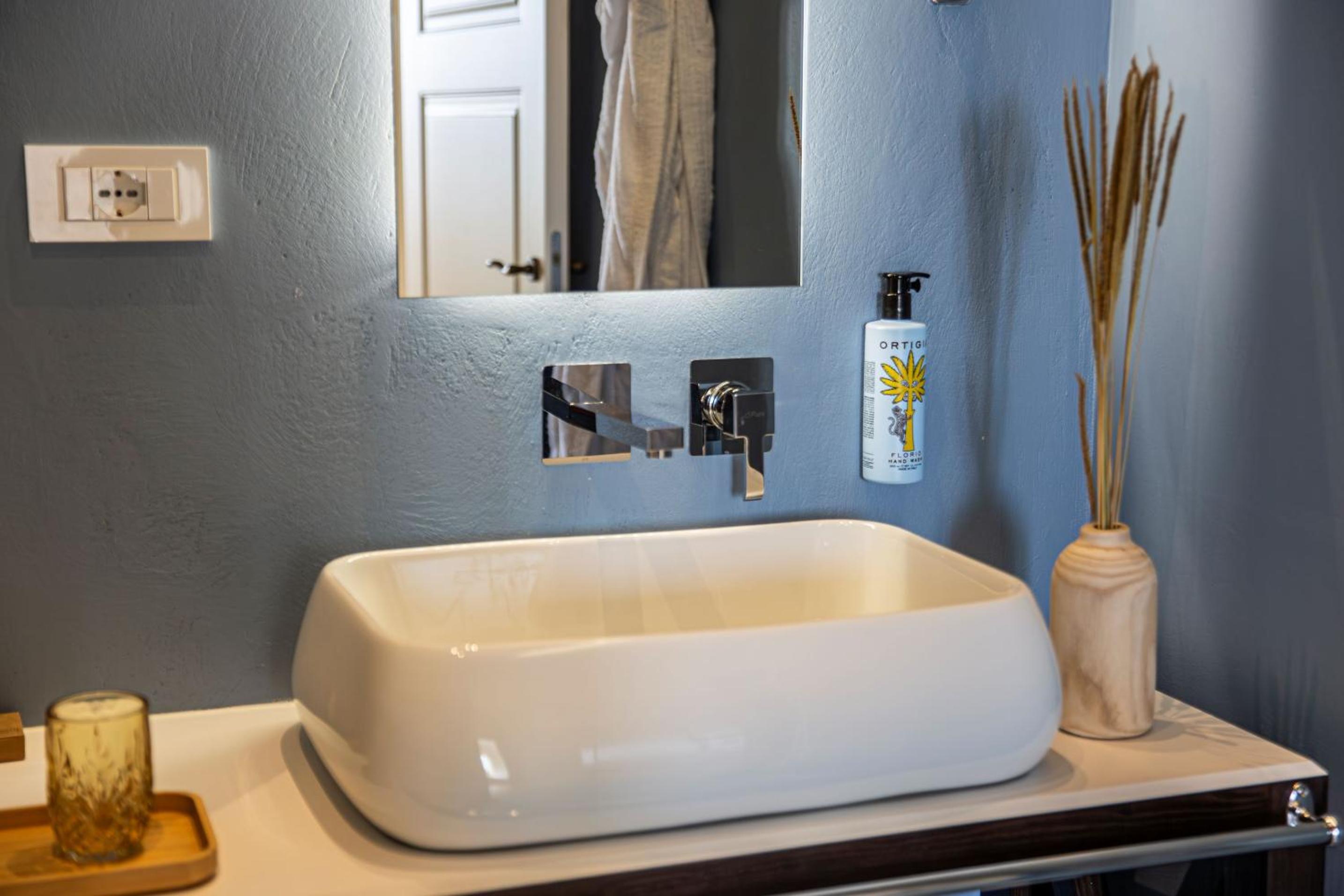 Deluxe Suite with Sea View