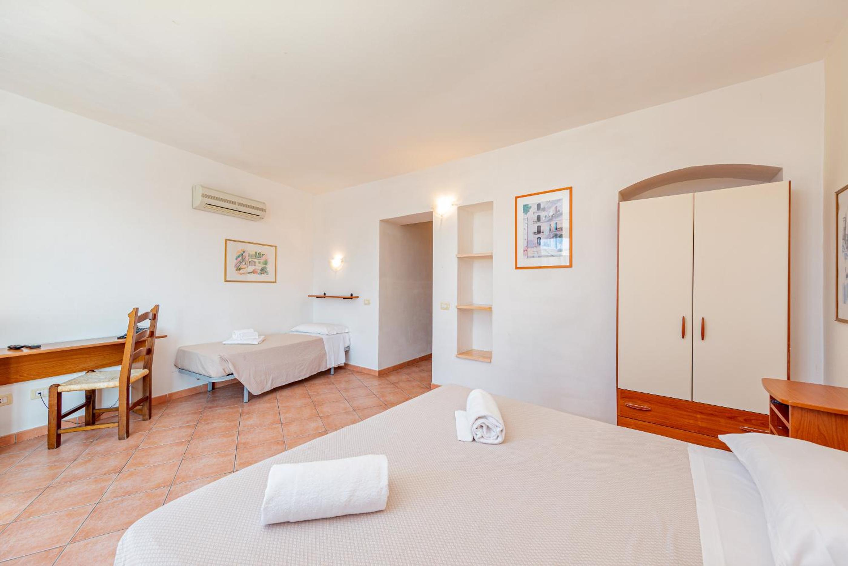 Classic Quadruple Room with Balcony