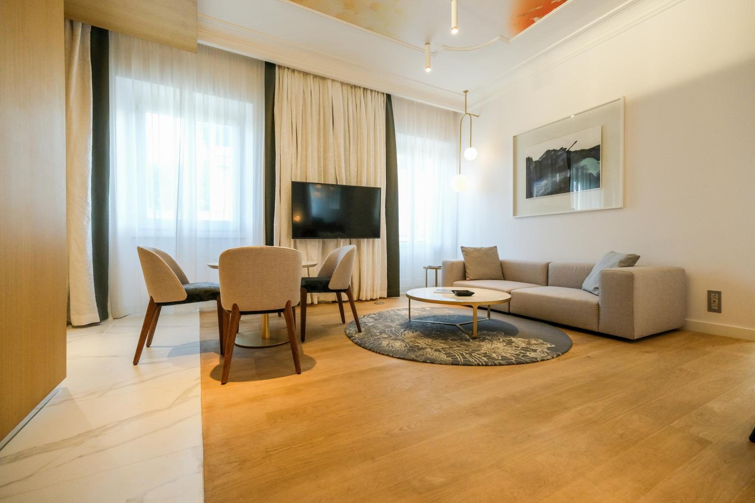 Deluxe Suite