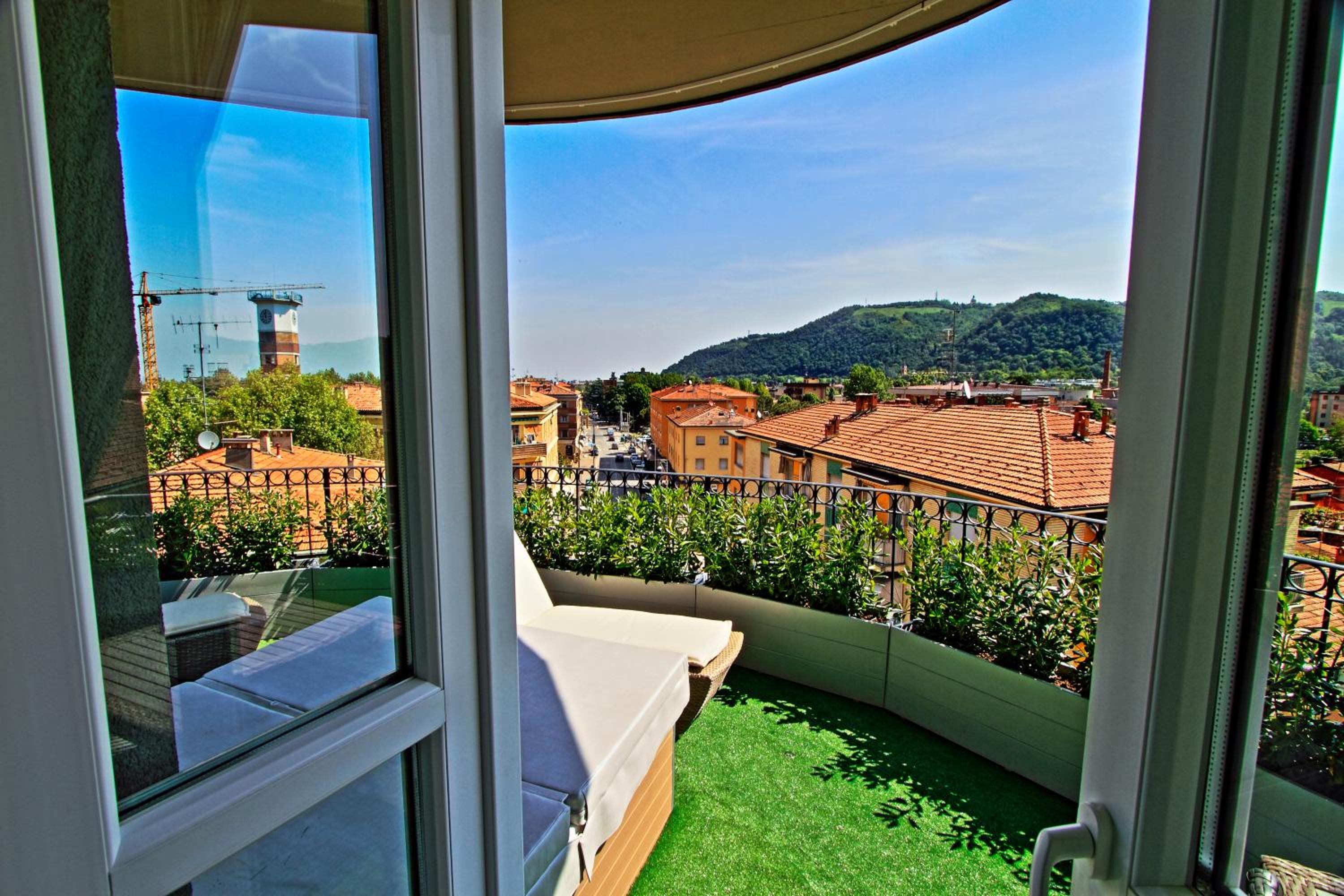 Suite with Balcony and Spa Bath