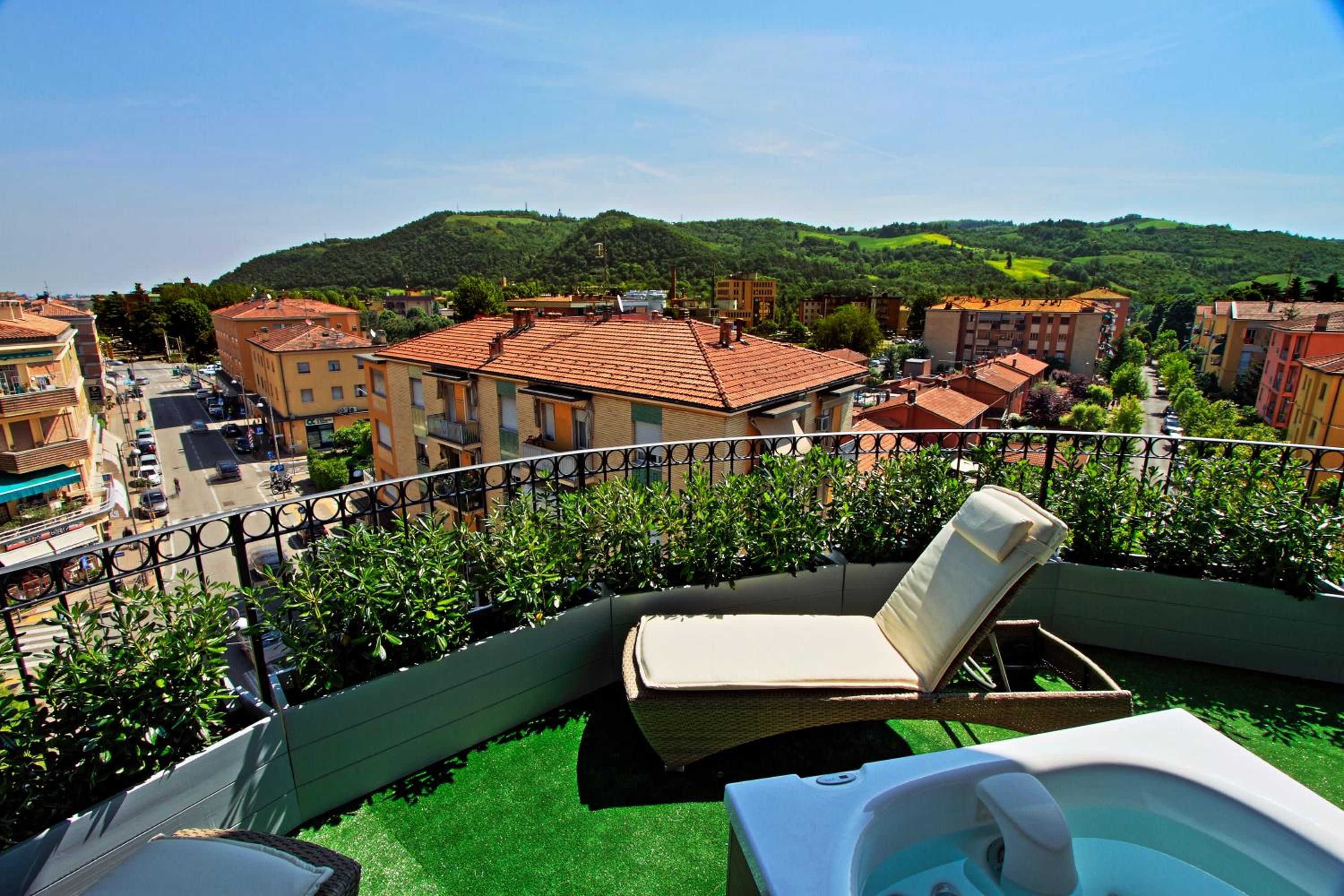 Suite with Balcony and Spa Bath