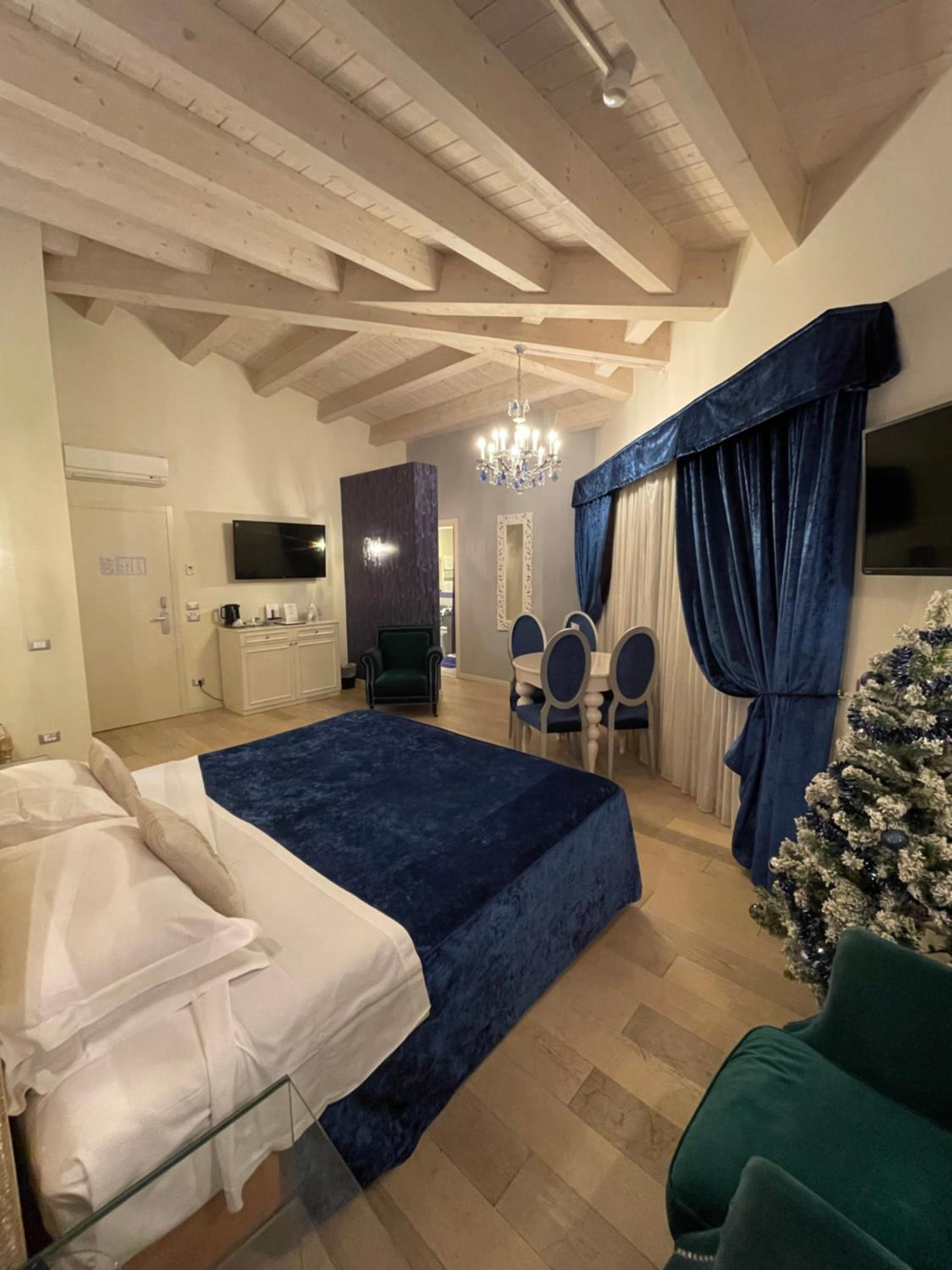 Suite with Balcony and Spa Bath