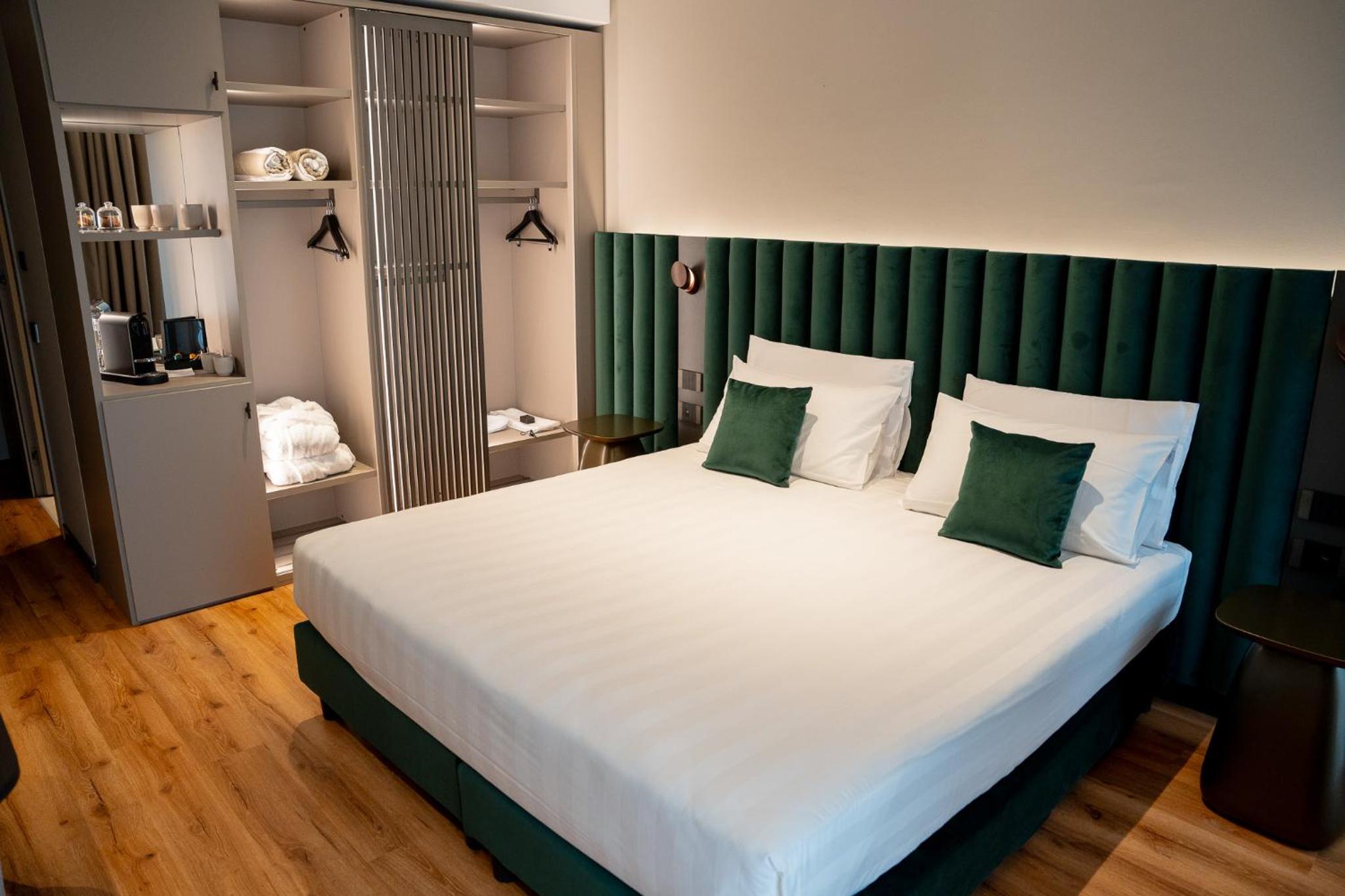 Deluxe Premium Double or Twin Room with Garden View